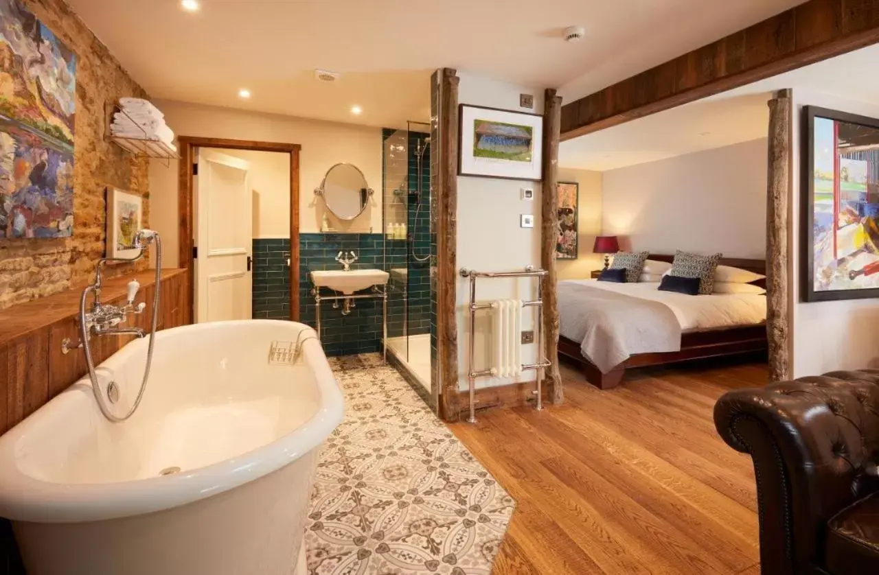 Deluxe King Studio in The Crown Inn, Church Enstone Deluxe King Studio in The Crown Inn, Church Enstone