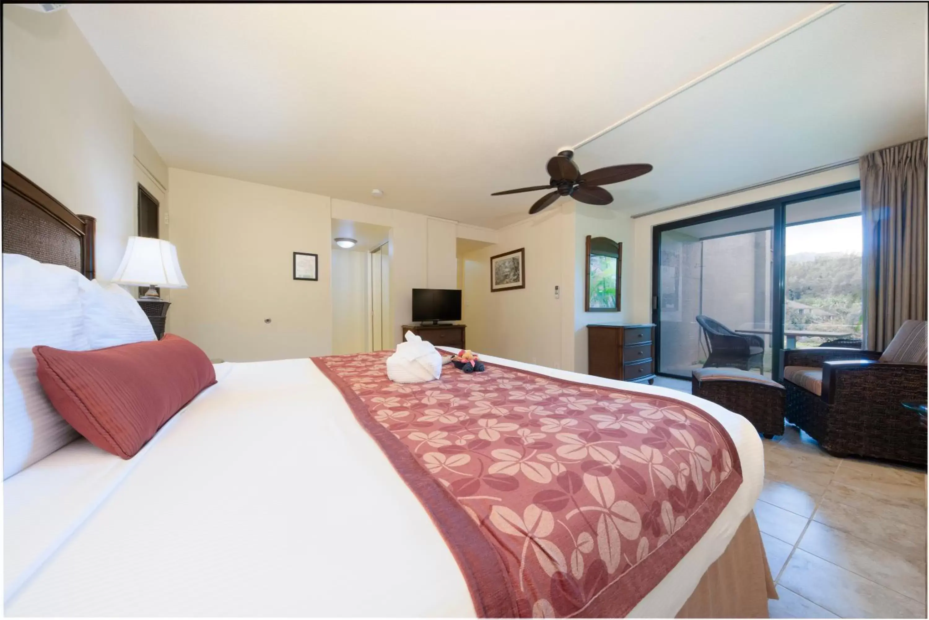 Bedroom, Bed in Hanalei Bay Resort