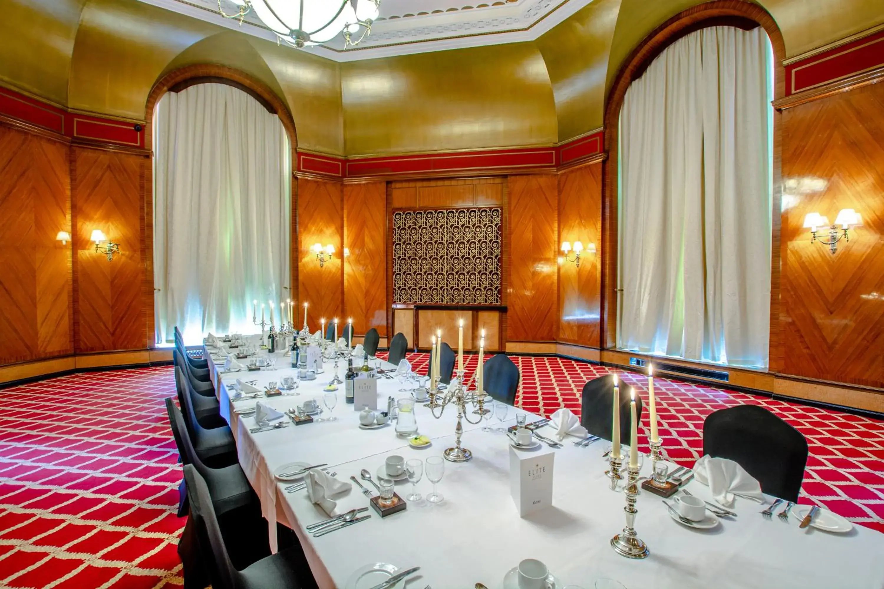 Business facilities, Restaurant/Places to Eat in Adelphi Hotel