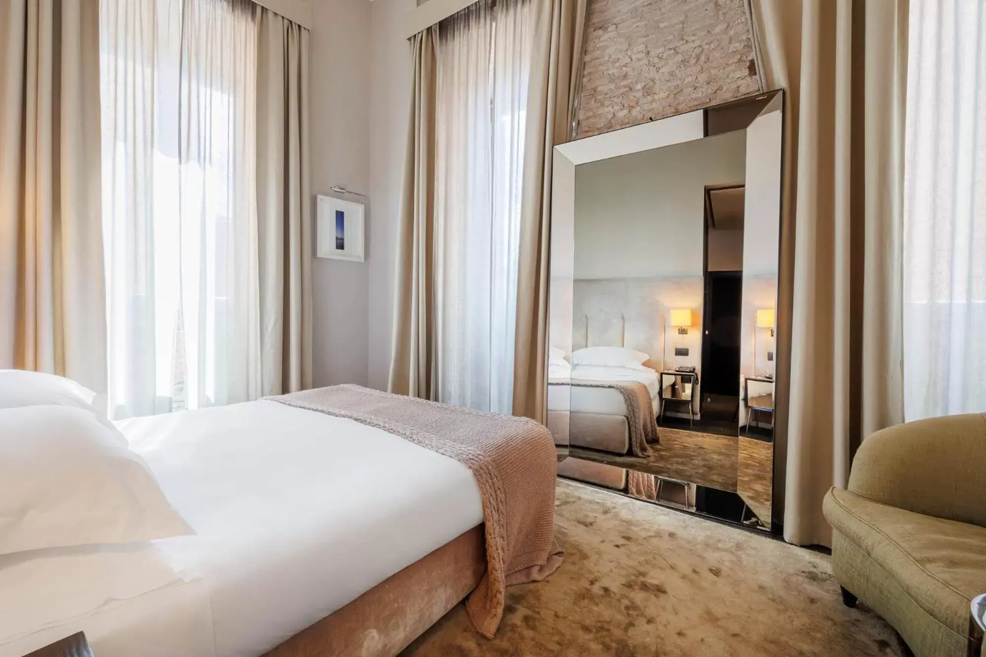 Bed in DOM Hotel Roma - Preferred Hotels & Resorts