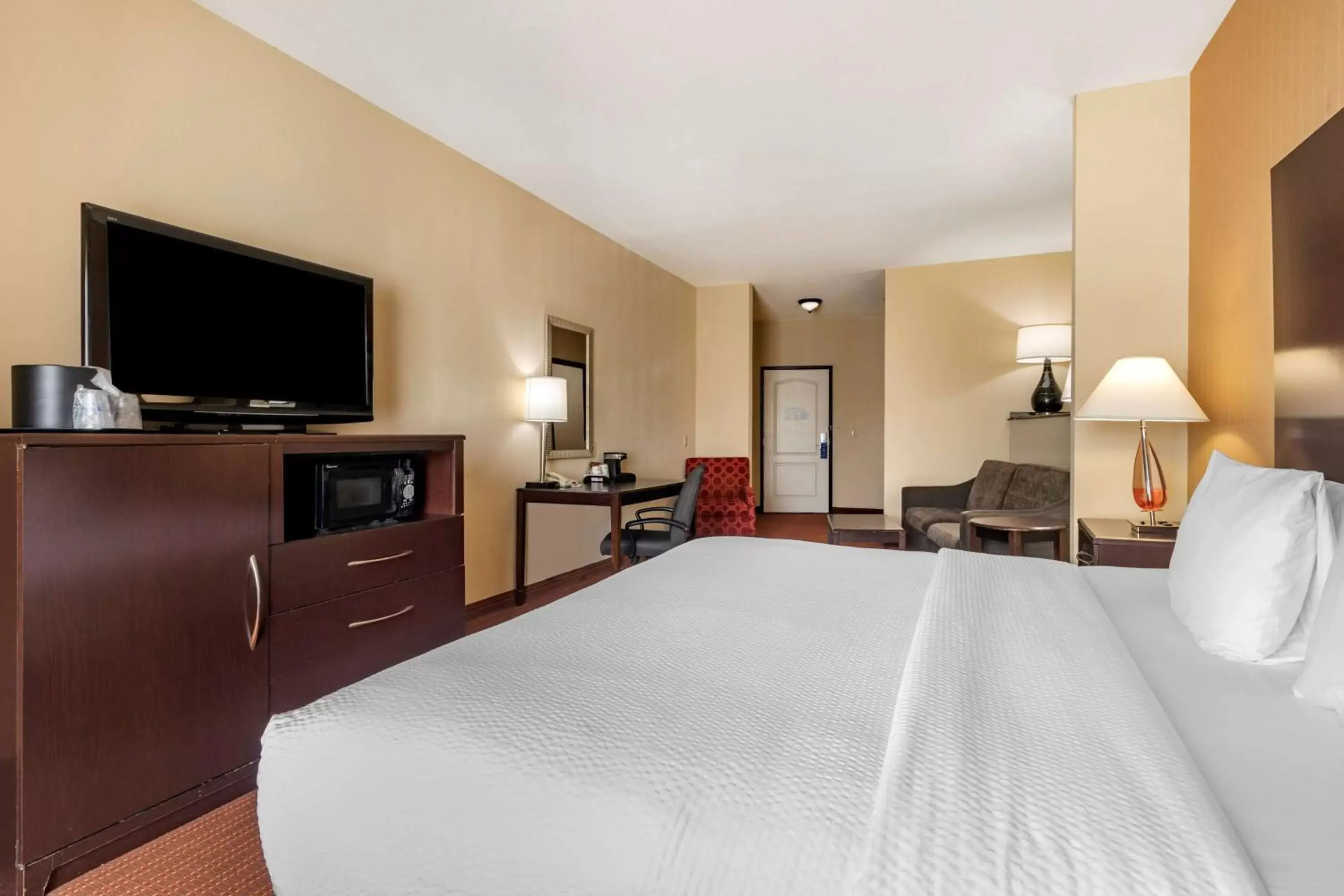 Bed in Best Western Plus DFW Airport West Euless