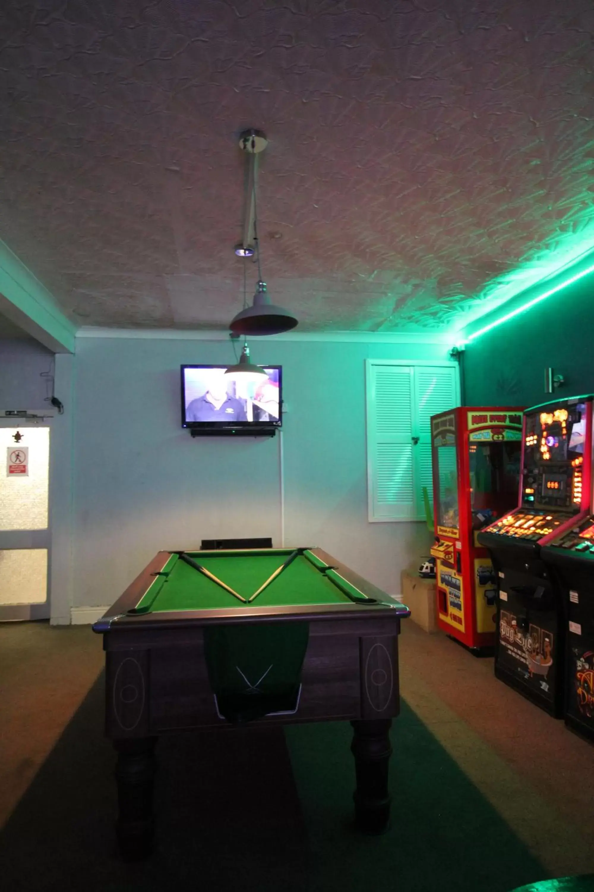 Lounge or bar, Billiards in Jesmond International Hotel