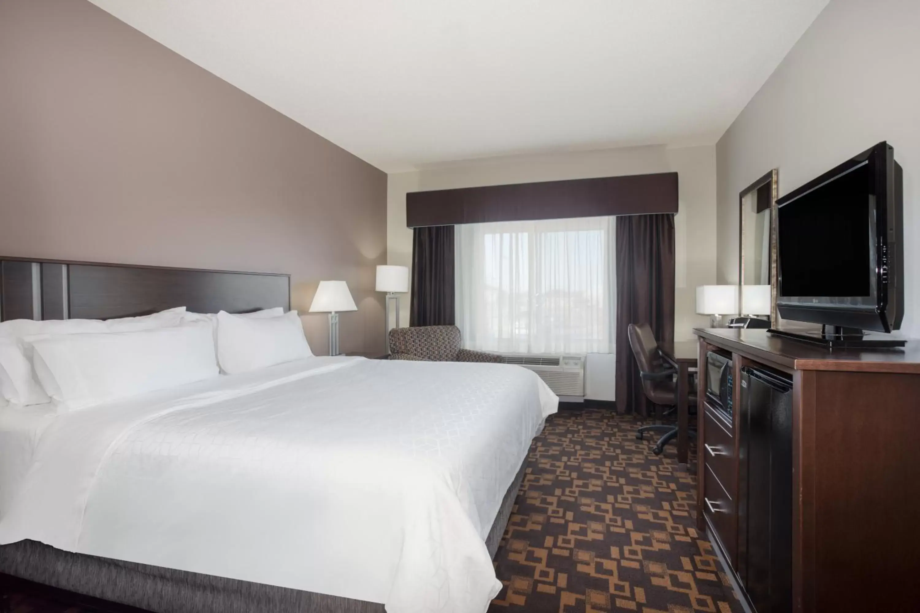 Photo of the whole room, Bed in Holiday Inn Express & Suites Yankton, an IHG Hotel