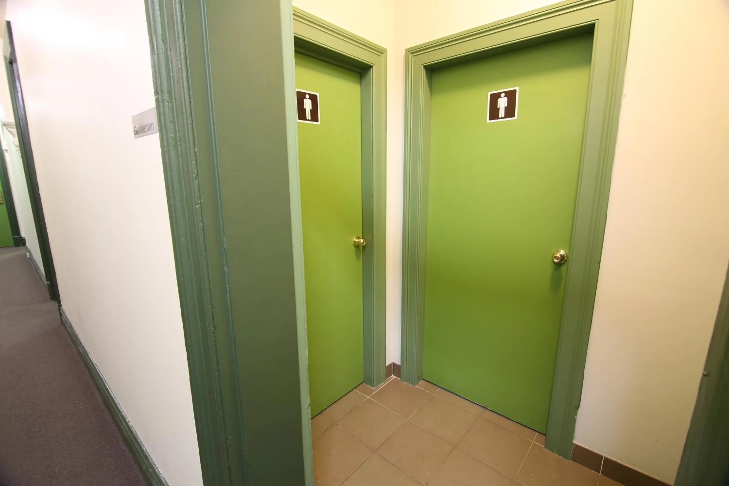 Bathroom in Sydney Central Inn