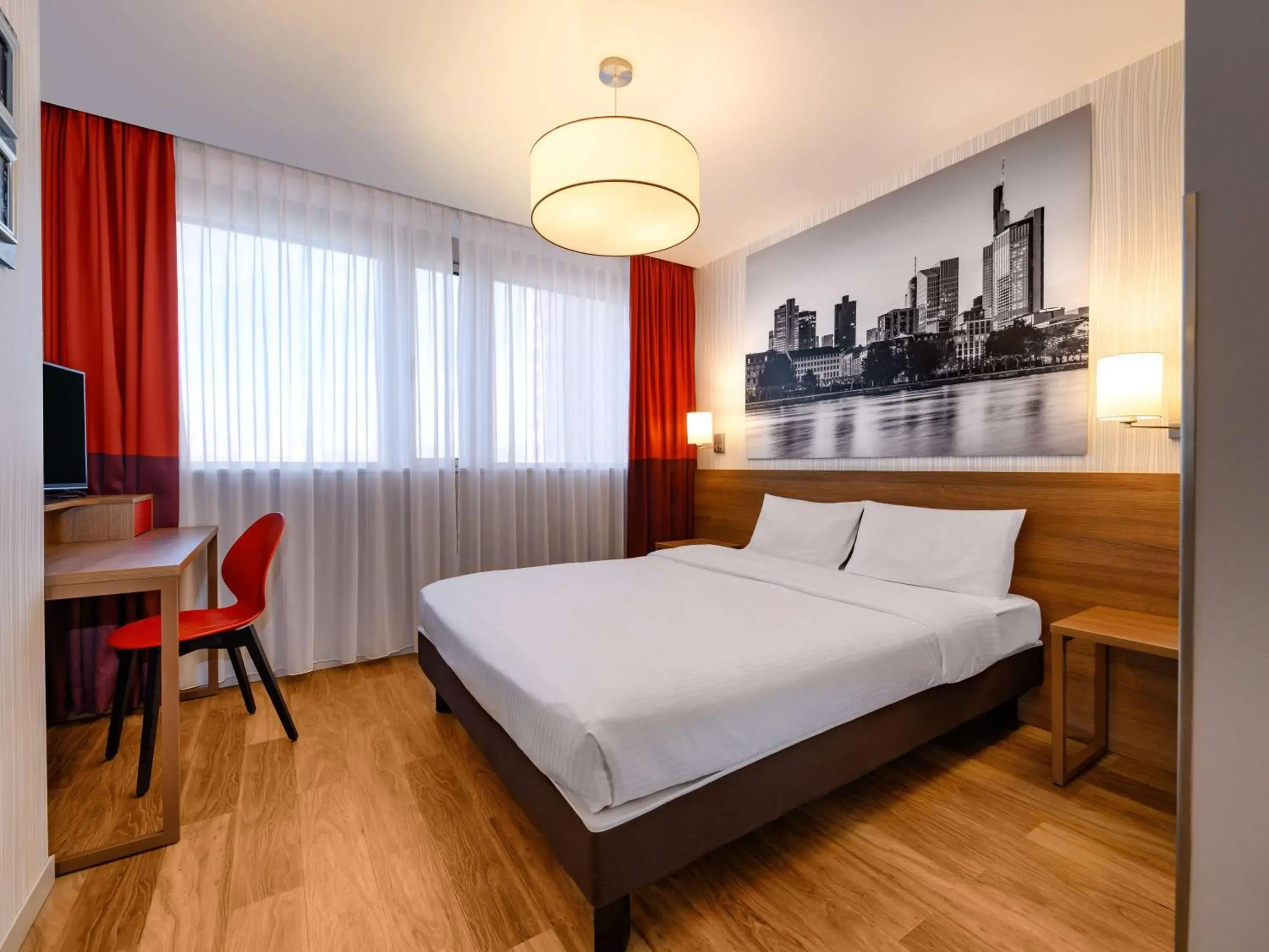 Bedroom, Bed in Aparthotel Adagio Frankfurt City Messe