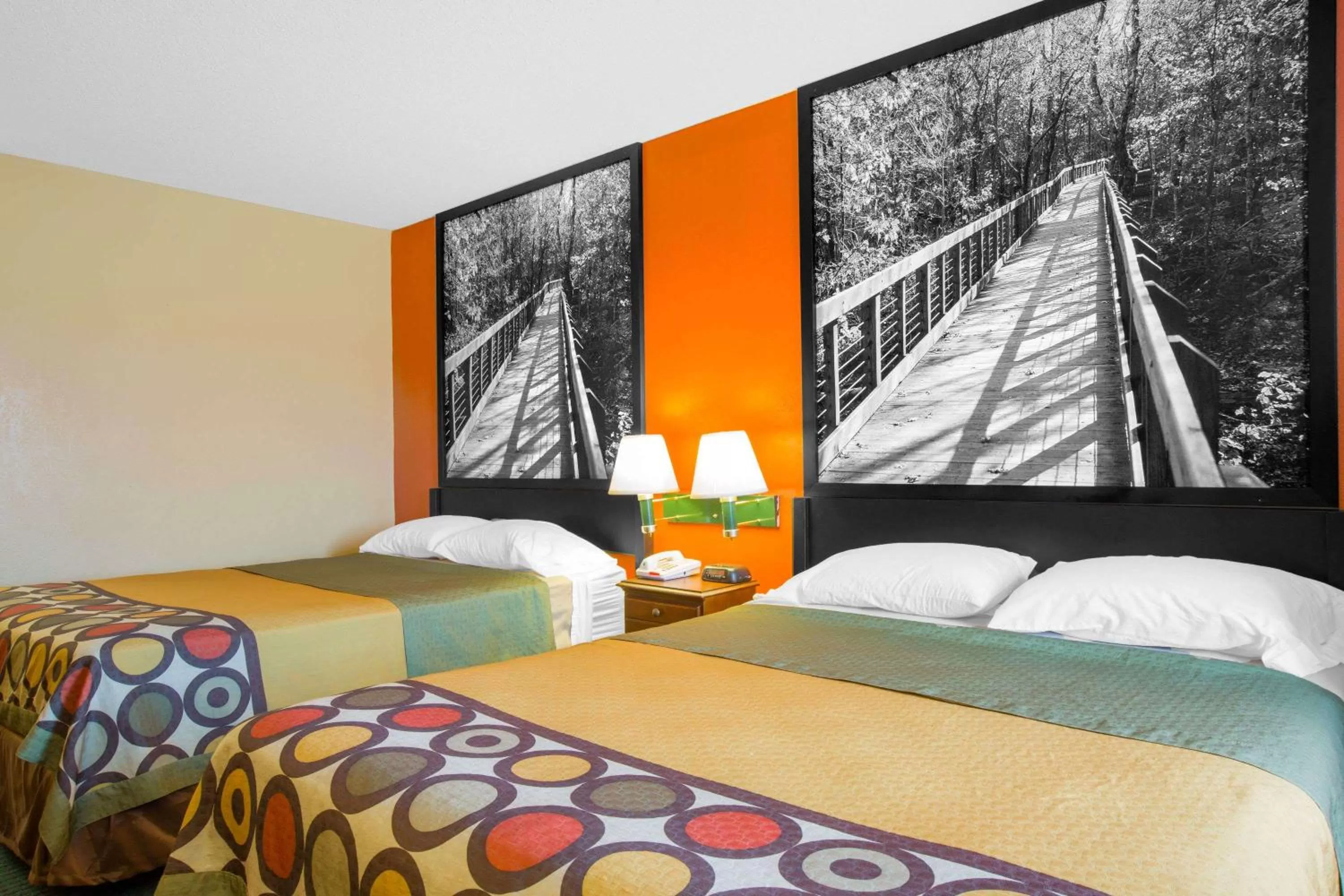 Photo of the whole room, Bed in Super 8 by Wyndham Talladega AL