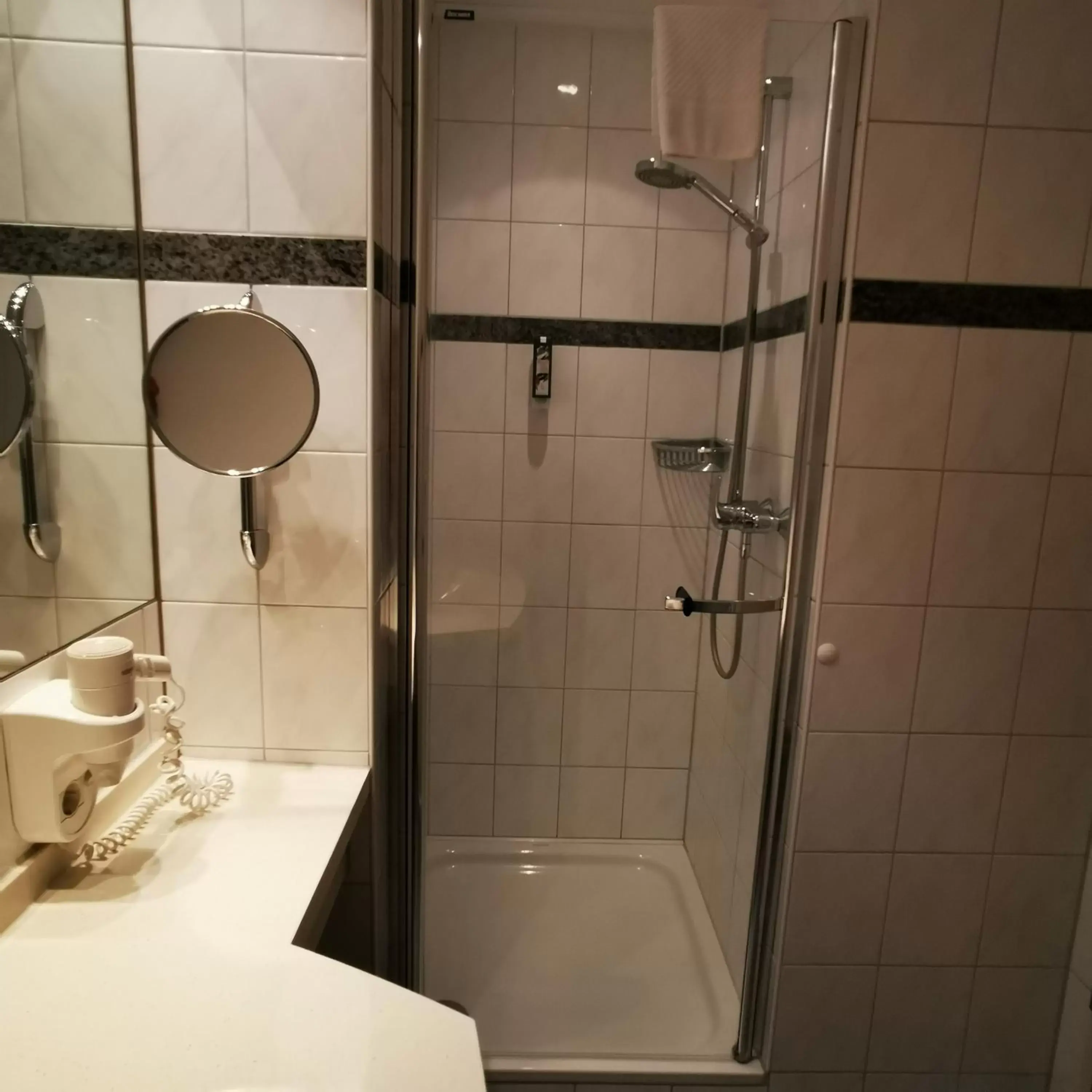Single Room with Shower - single occupancy in Etzhorner Krug Single Room with Shower - single occupancy in Etzhorner Krug
