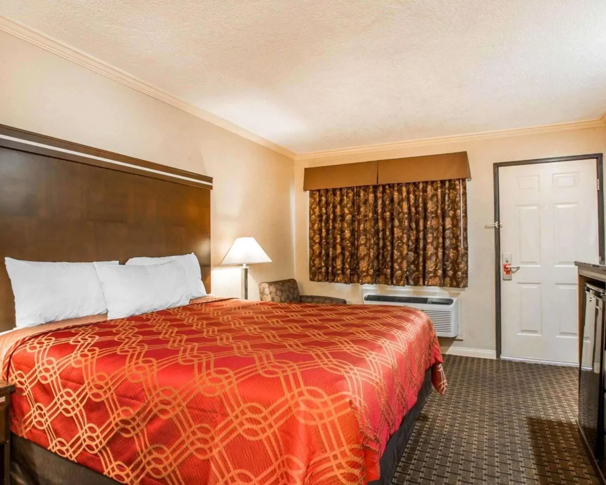 Standard Room, 1 Queen Bed, Accessible Roll-In Shower, Non Smoking in Rodeway Inn Lemon Grove San Diego East Standard Room, 1 Queen Bed, Accessible Roll-In Shower, Non Smoking in Rodeway Inn Lemon Grove San Diego East