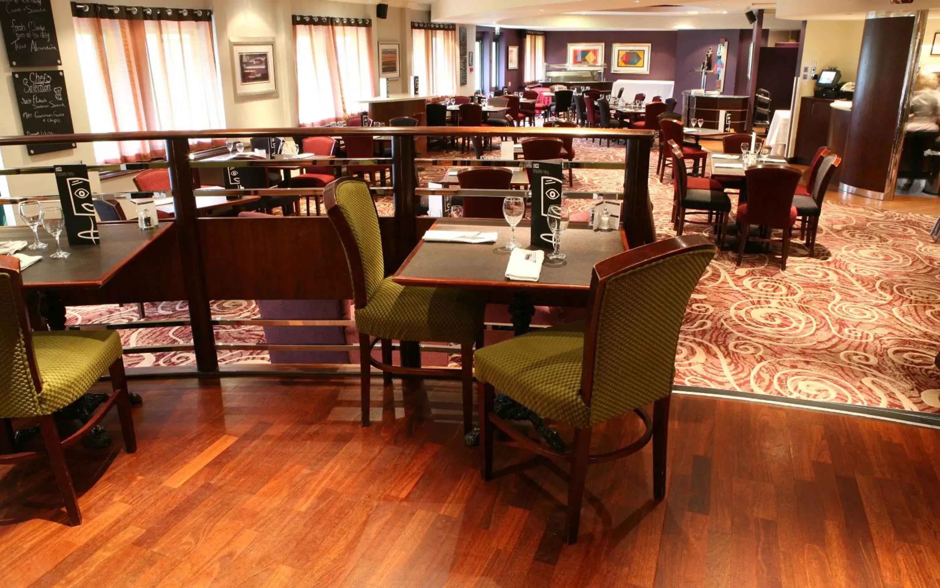 Restaurant/Places to Eat in Mercure Livingston Hotel