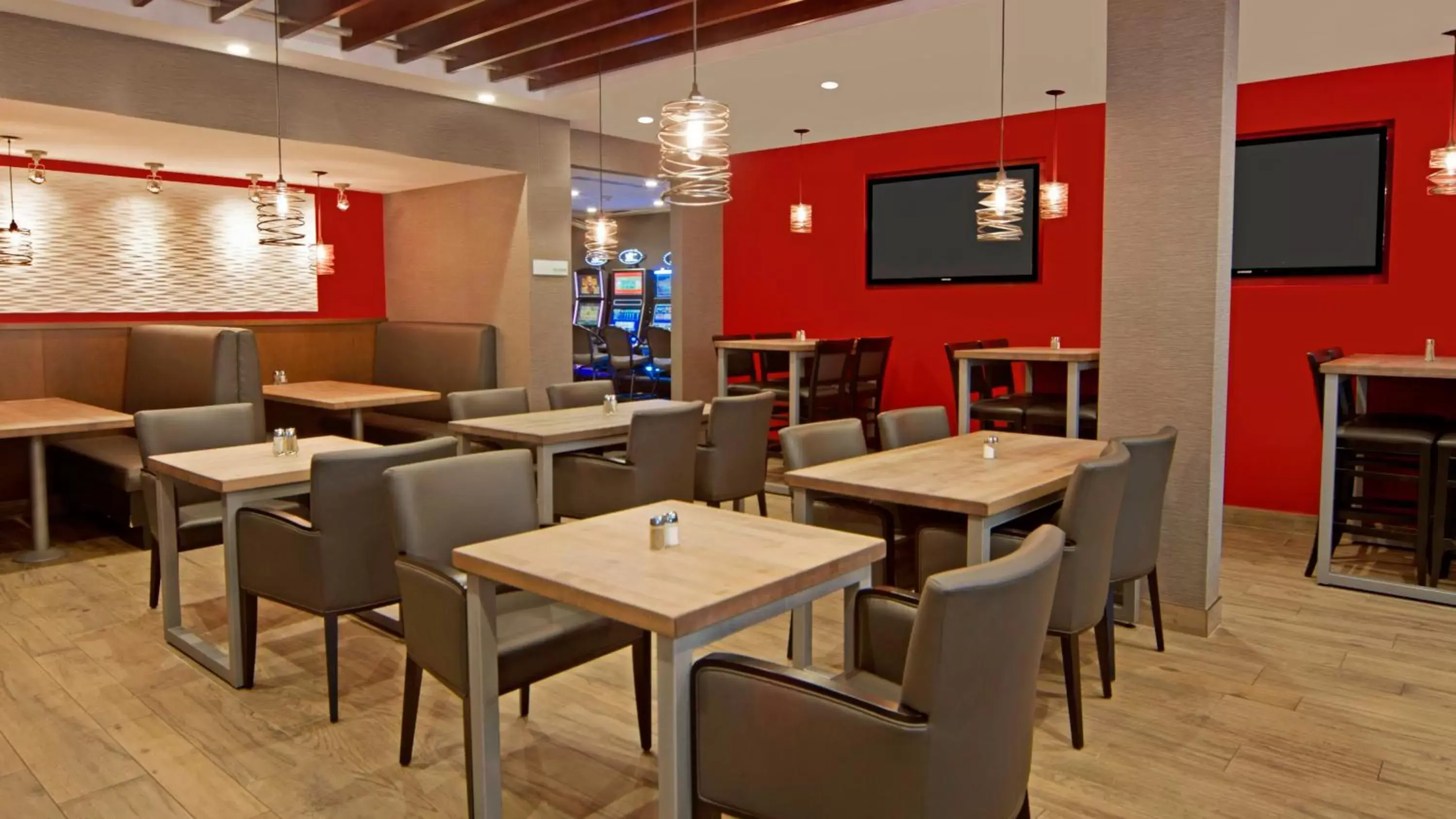 Restaurant/Places to Eat in Holiday Inn Calgary Airport, an IHG Hotel