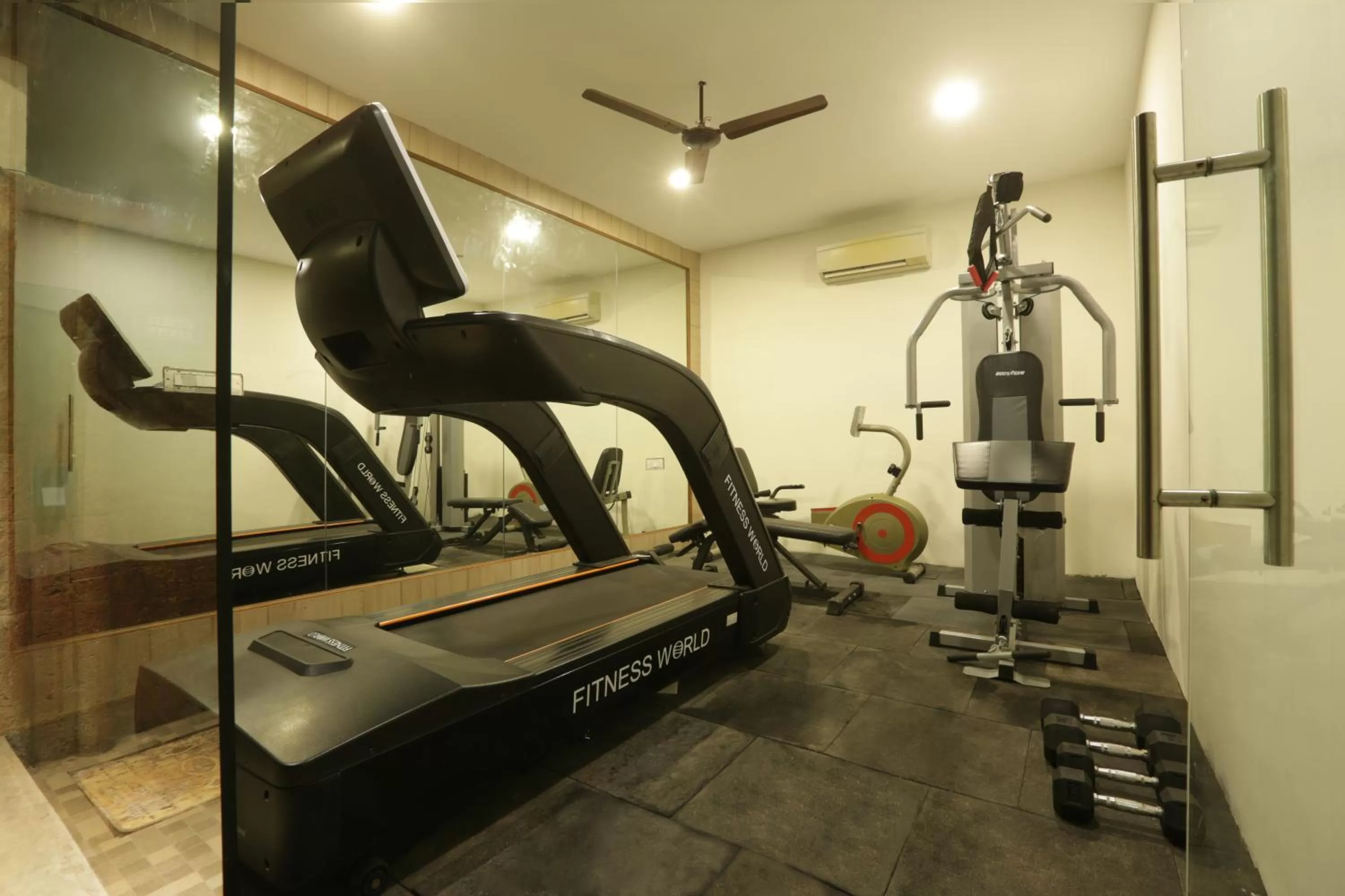 Fitness centre/facilities in Le Seasons Resort