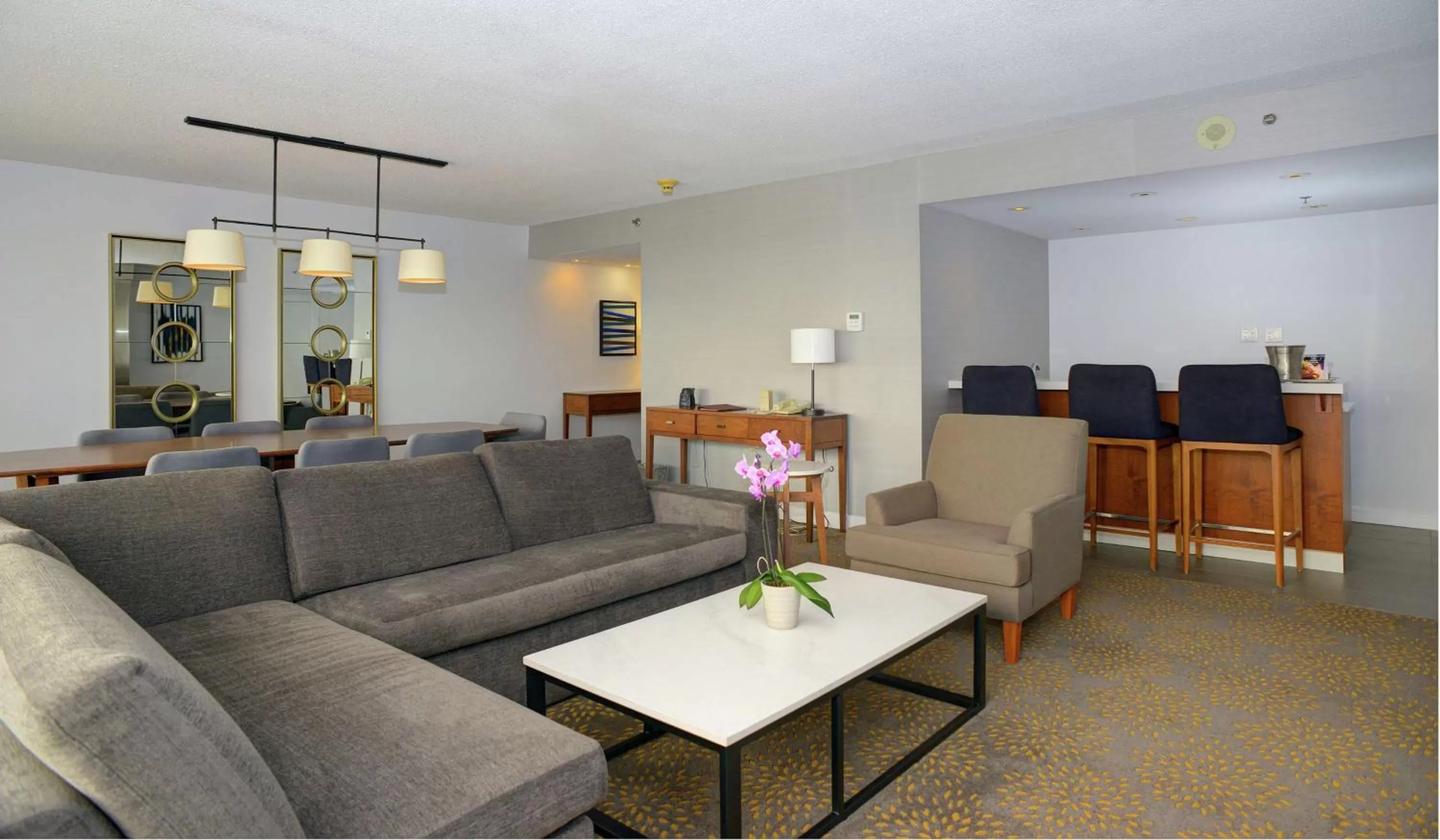 Living room in Doubletree by Hilton London