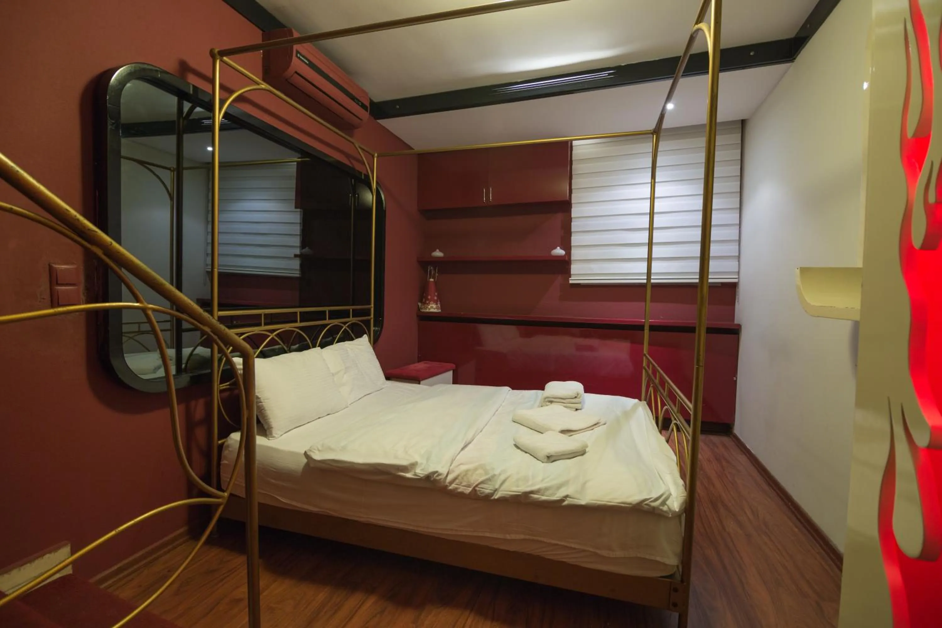 Photo of the whole room, Bed in Element Suites