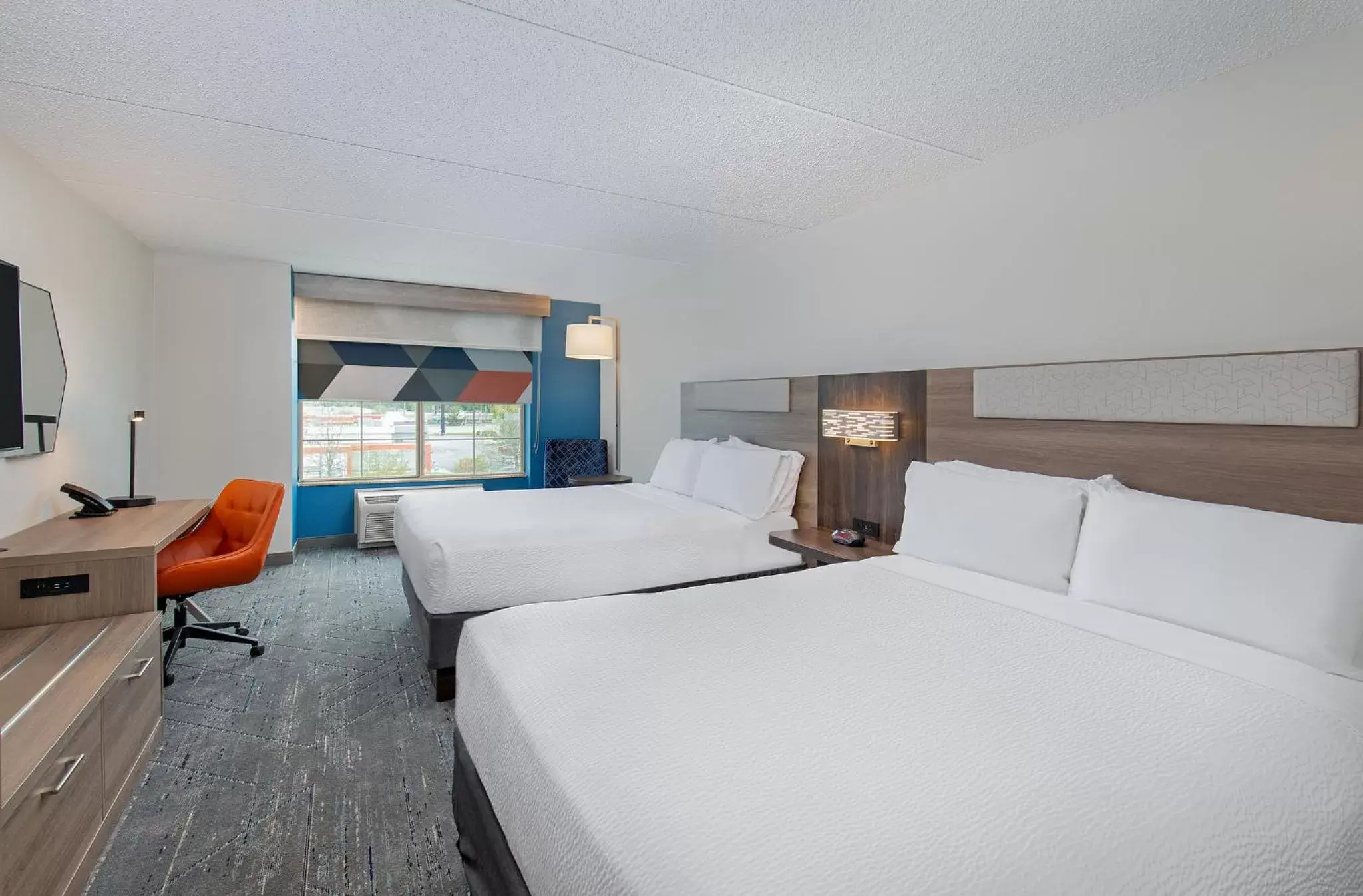 Photo of the whole room, Bed in Holiday Inn Express & Suites Columbus at Northlake, an IHG Hotel