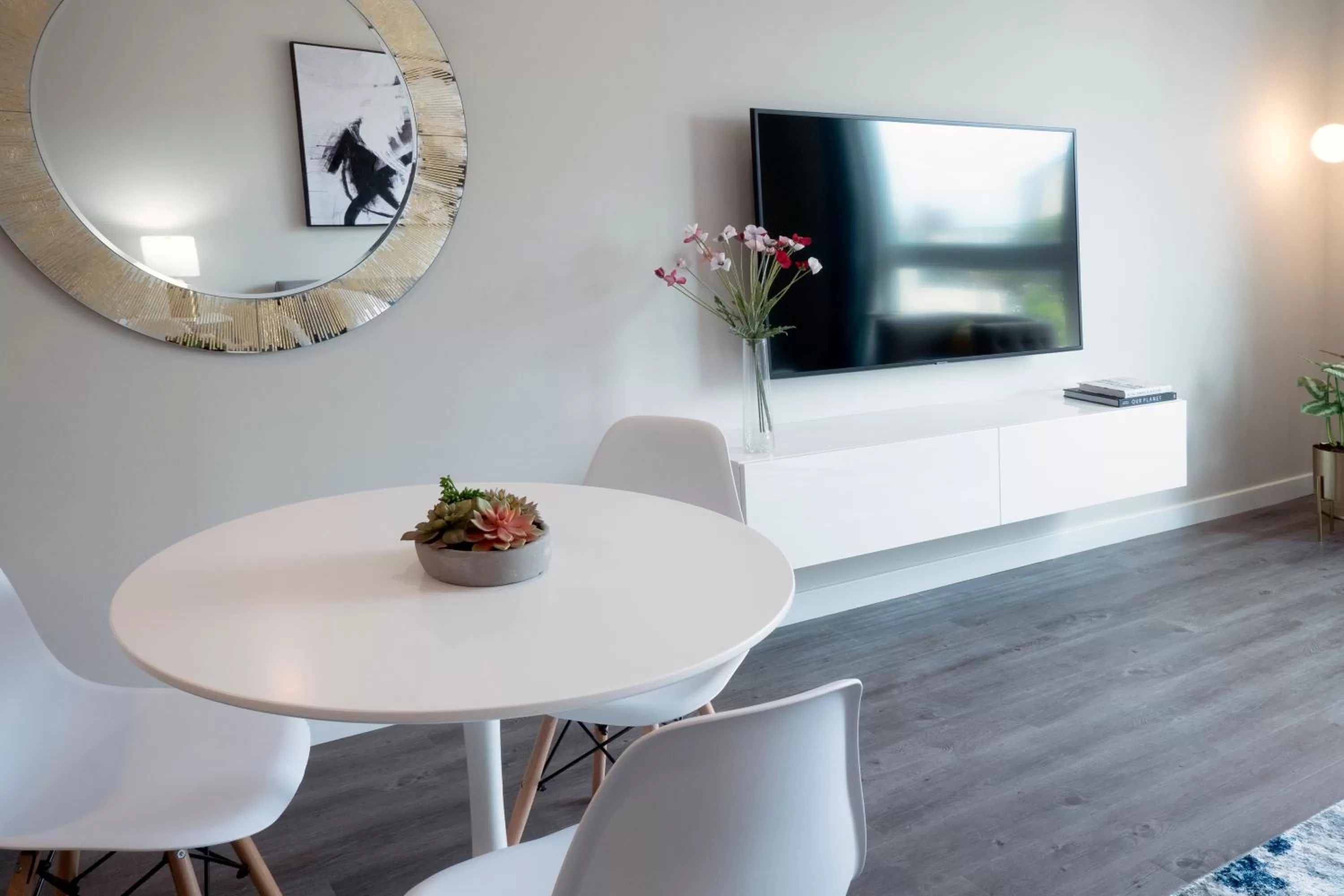 Dining area in Luxury Furnished Apartments by Hyatus Downtown at Yale