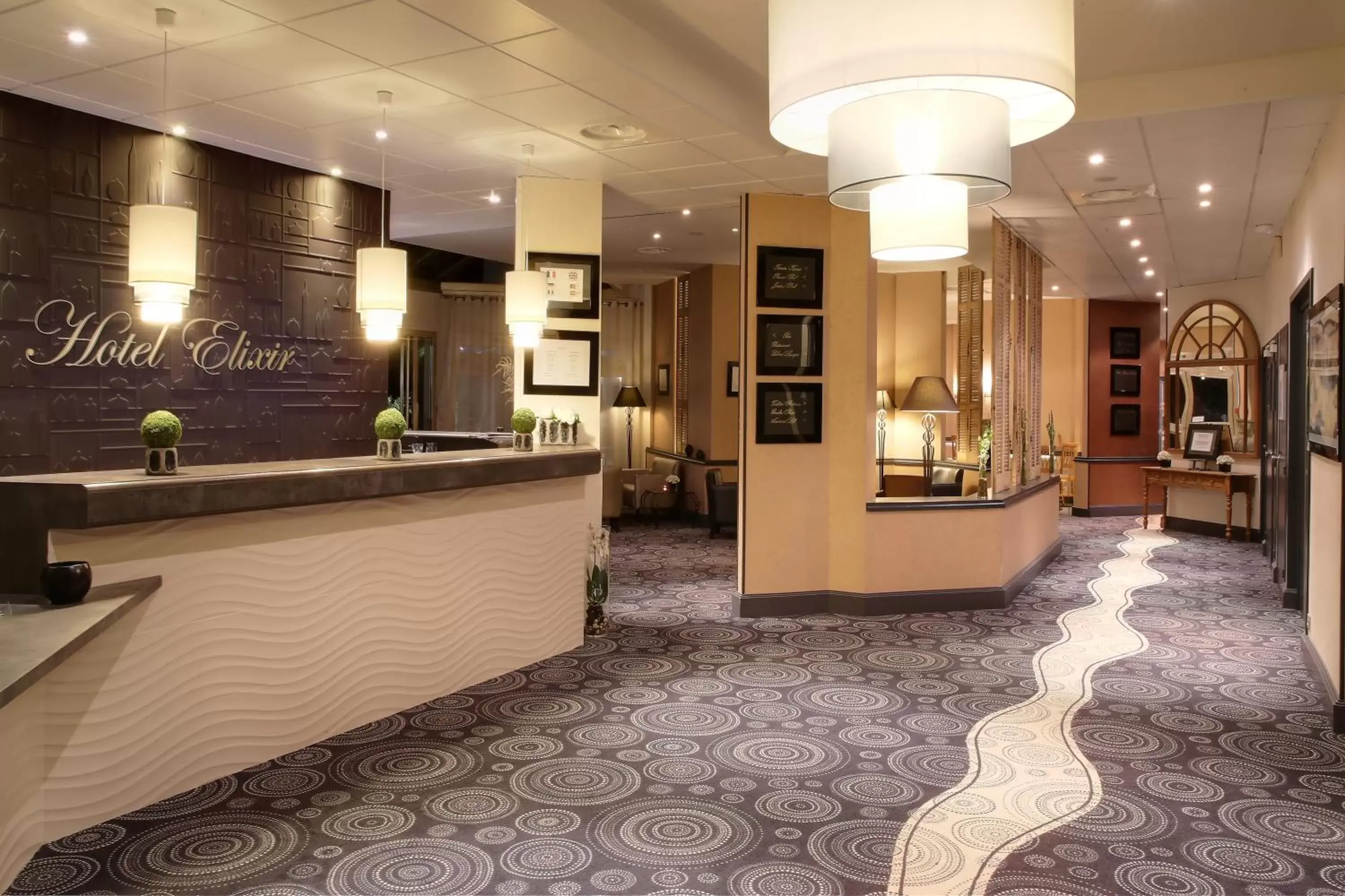 Lobby or reception in Best Western PLUS Elixir Grasse Lobby or reception in Best Western PLUS Elixir Grasse