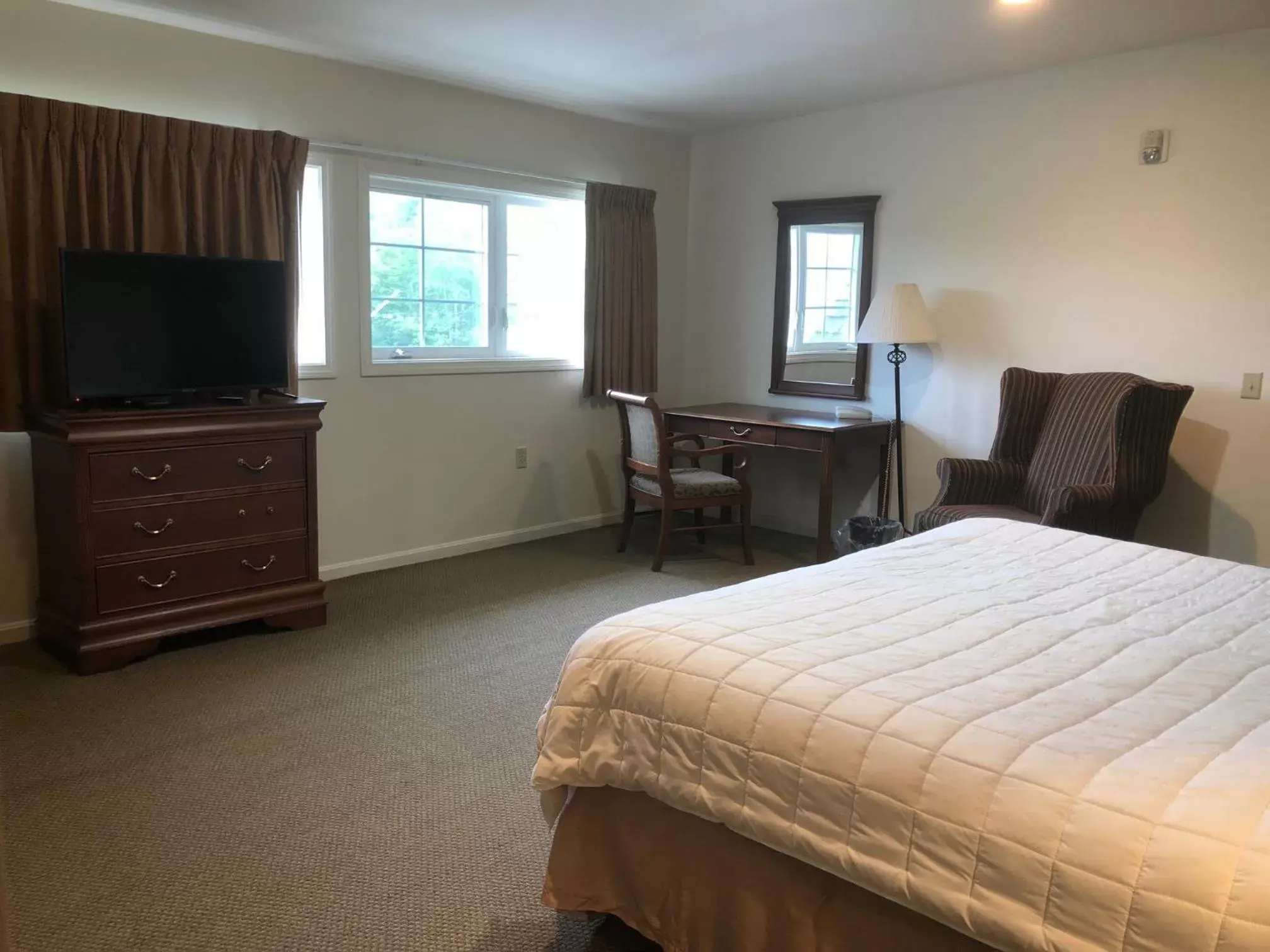 Bedroom, TV/Entertainment Center in Jiminy Peak Mountain Resort