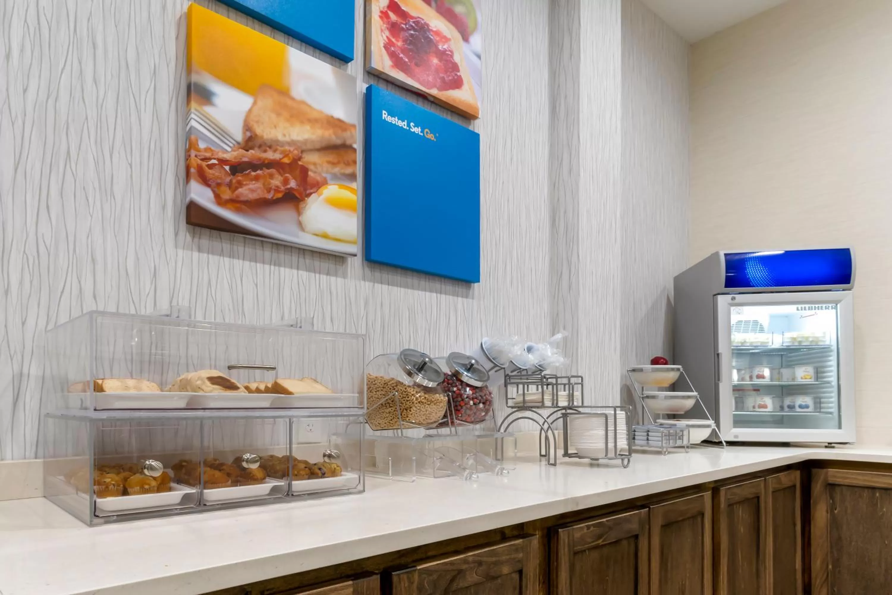 Buffet breakfast in Comfort Suites Paducah Mall Area