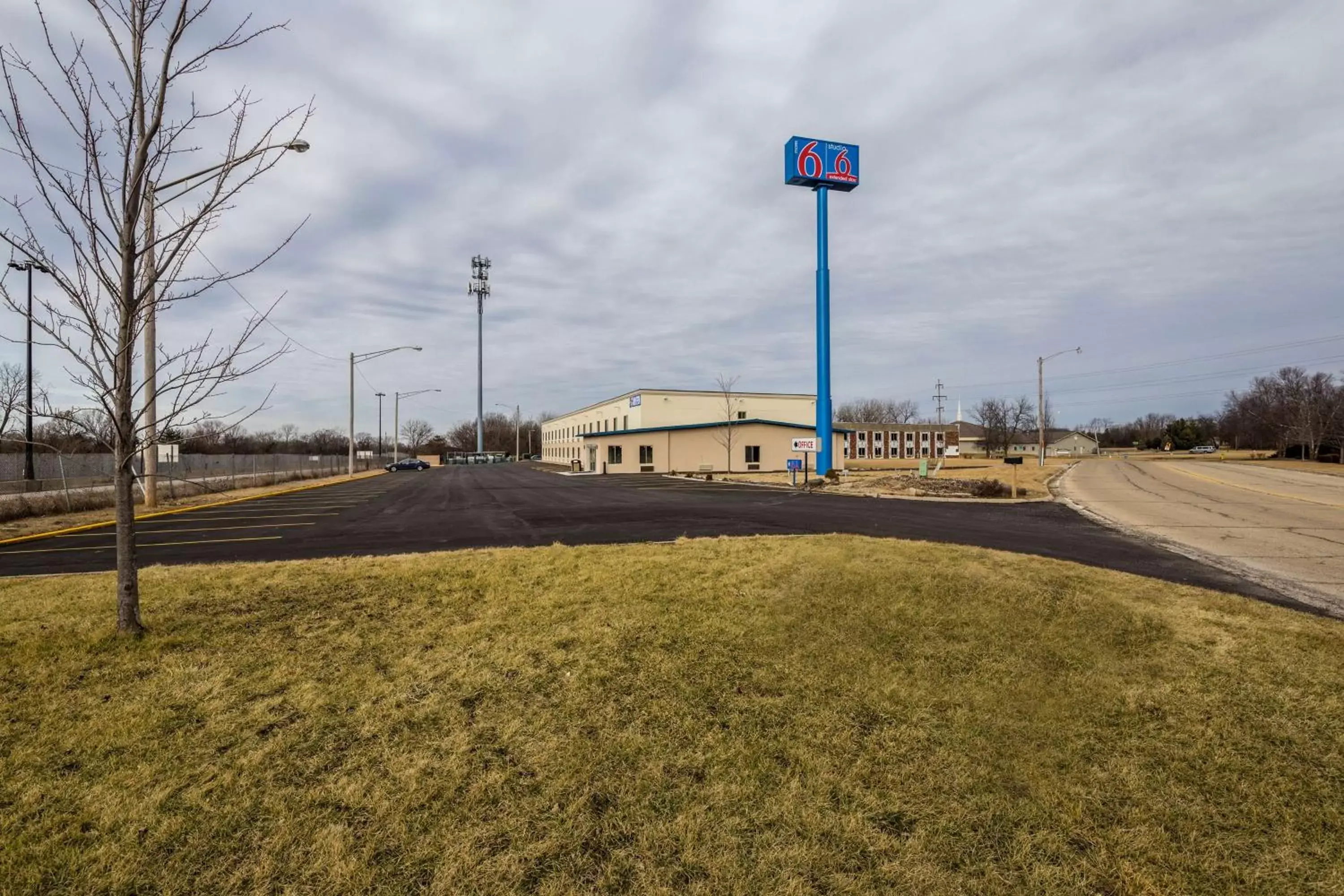 Property building in Motel 6 Peoria