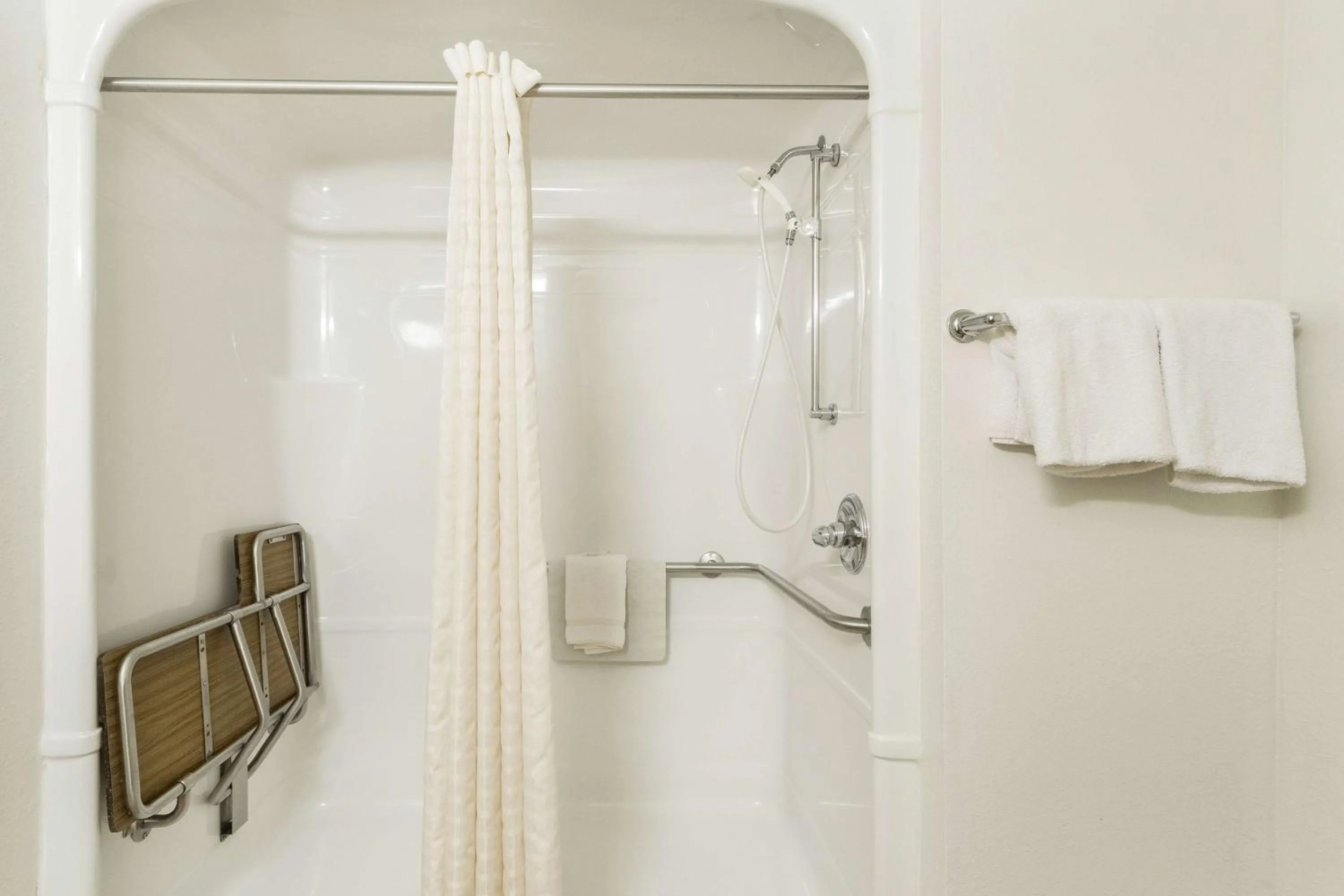 Bathroom in Motel 6-Newport, TN