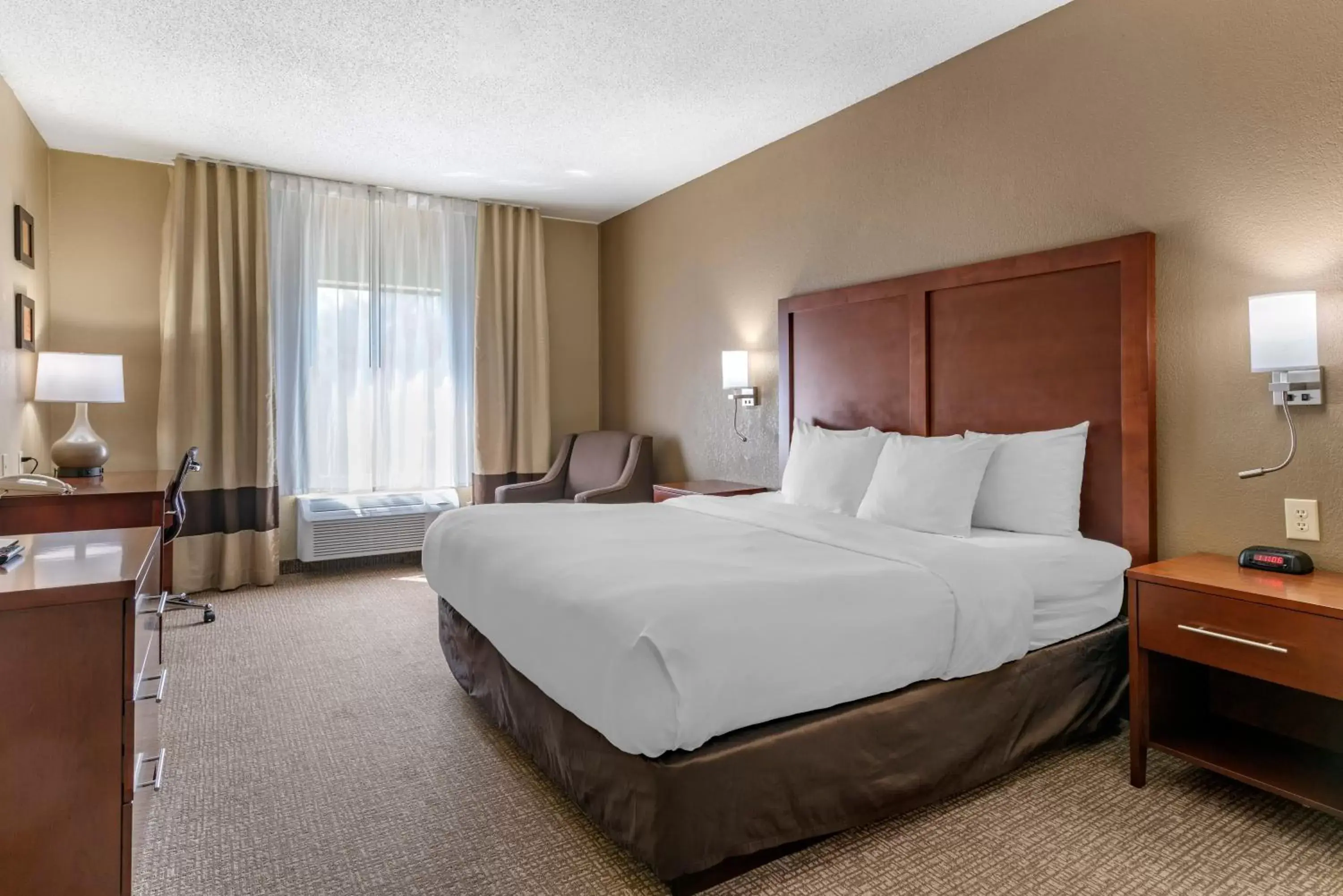 Bedroom, Bed in Comfort Inn & Suites St Louis-O'Fallon