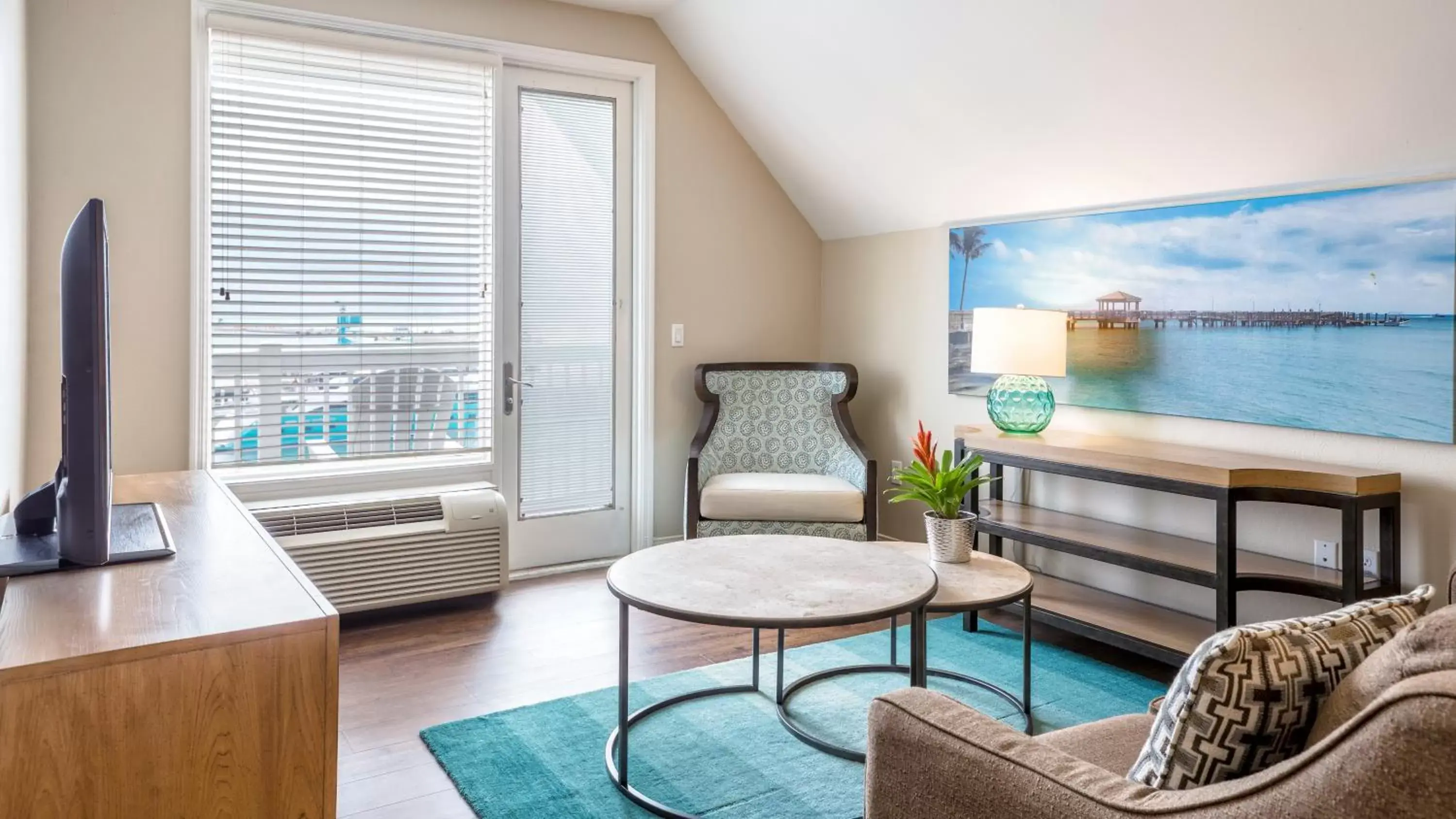 One Bedroom Two Queens Suite Pool View in Opal Key Resort & Marina One Bedroom Two Queens Suite Pool View in Opal Key Resort & Marina