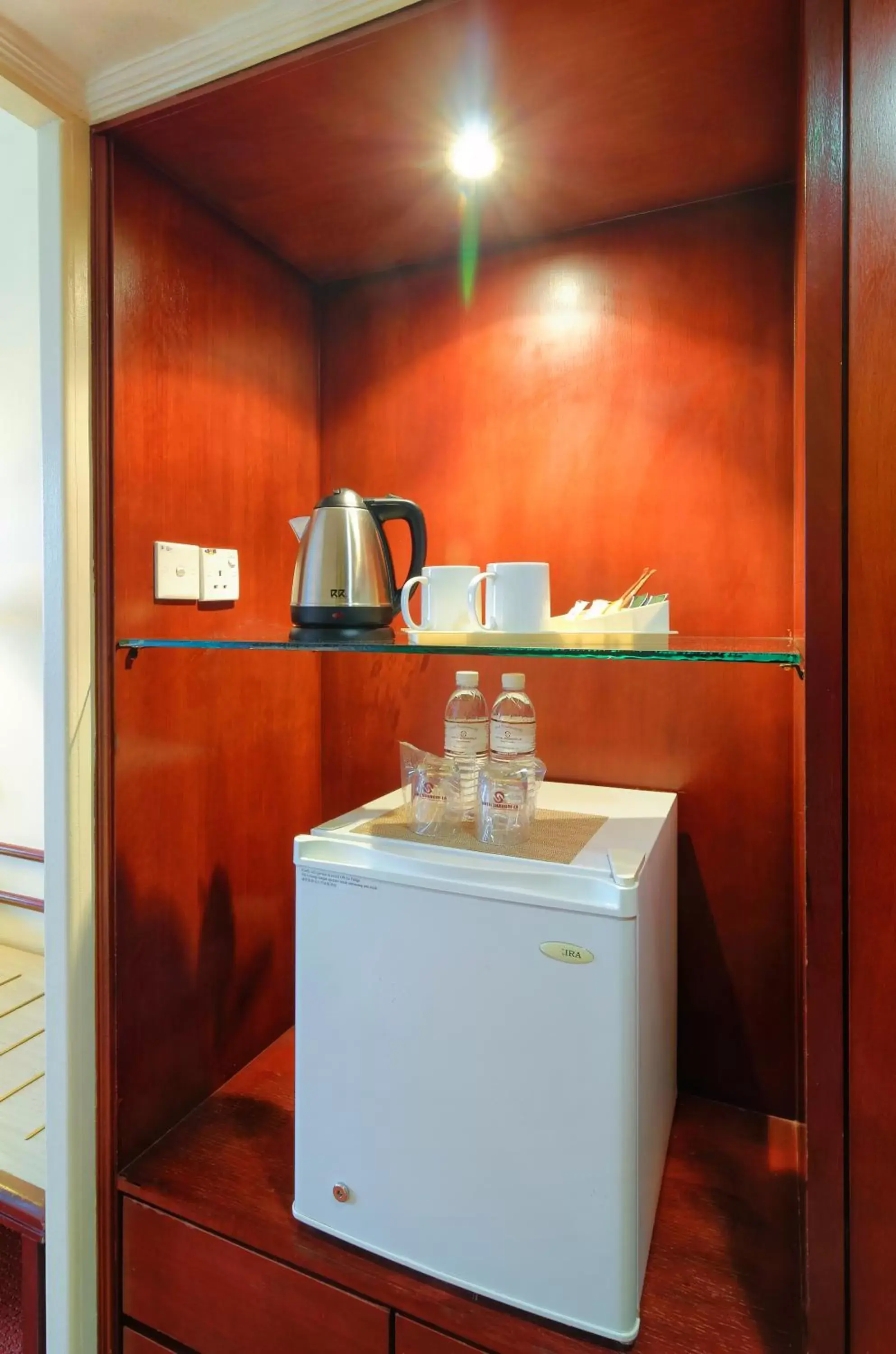 Coffee/tea facilities, Bathroom in Hotel Shangri-la Kota Kinabalu