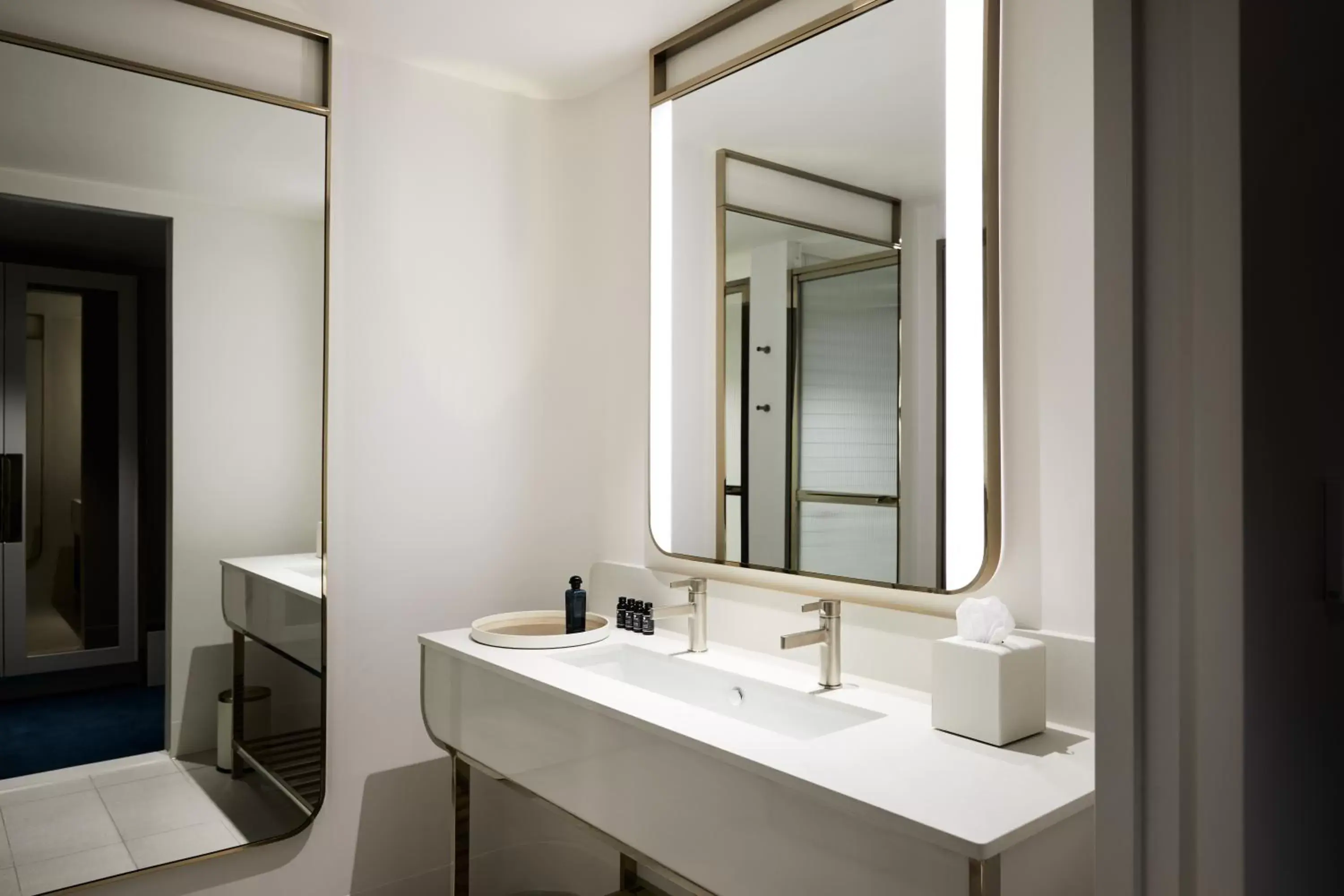 Bathroom in Hotel Chadstone Melbourne, MGallery