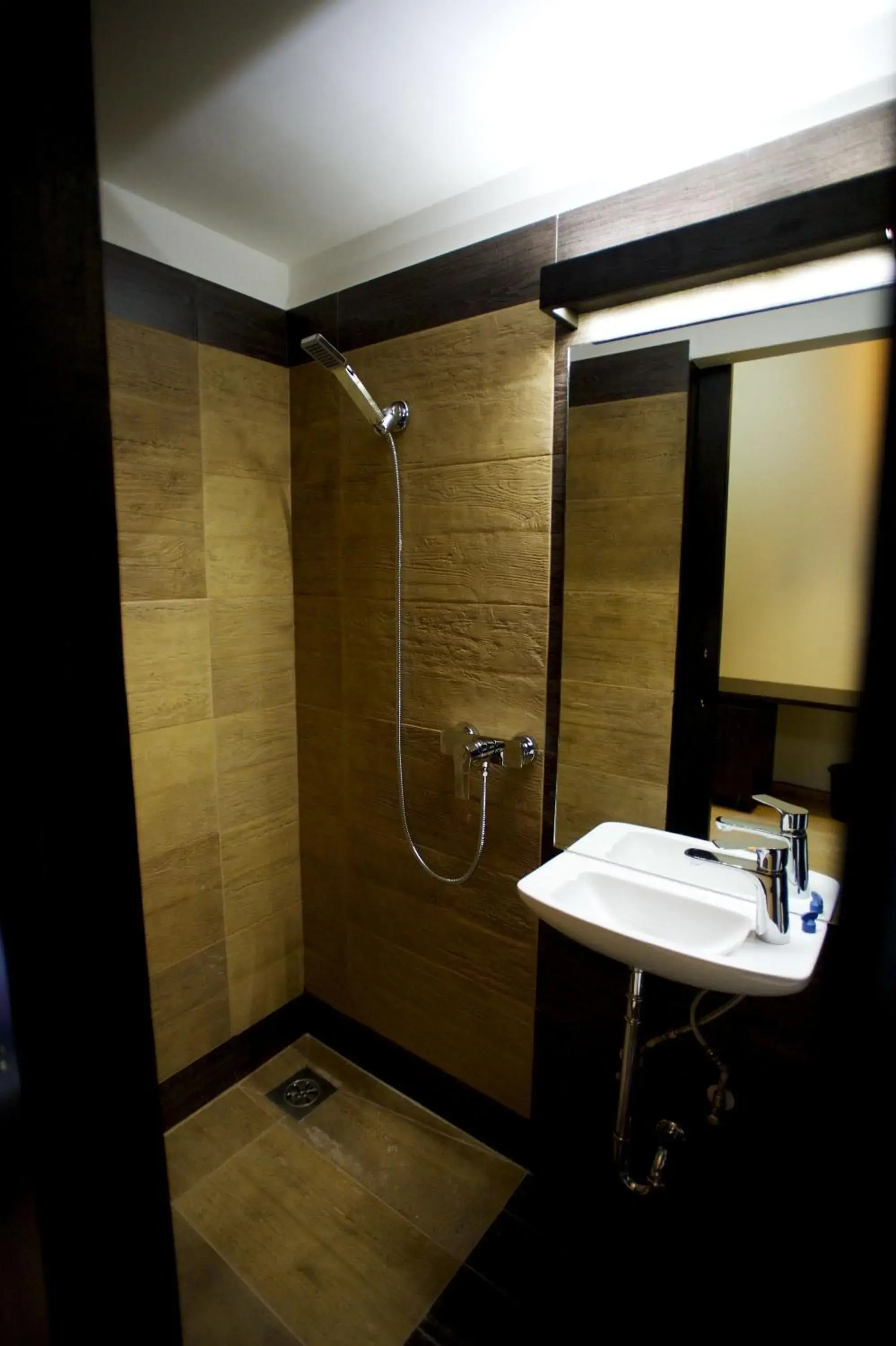 Bathroom in Andrassy Thai Hotel