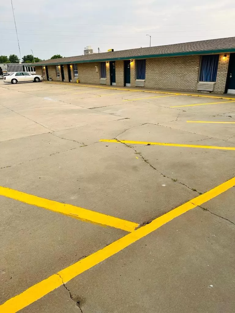 Parking in Travel Inn & Suites