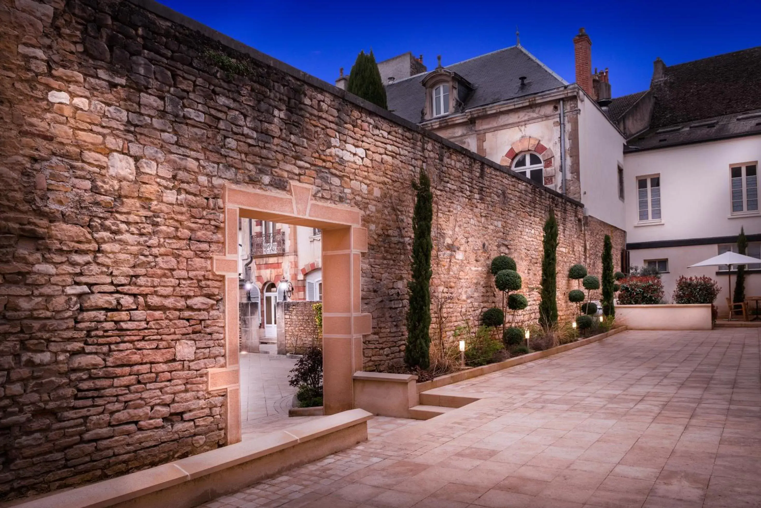 Property Building in L'Hôtel