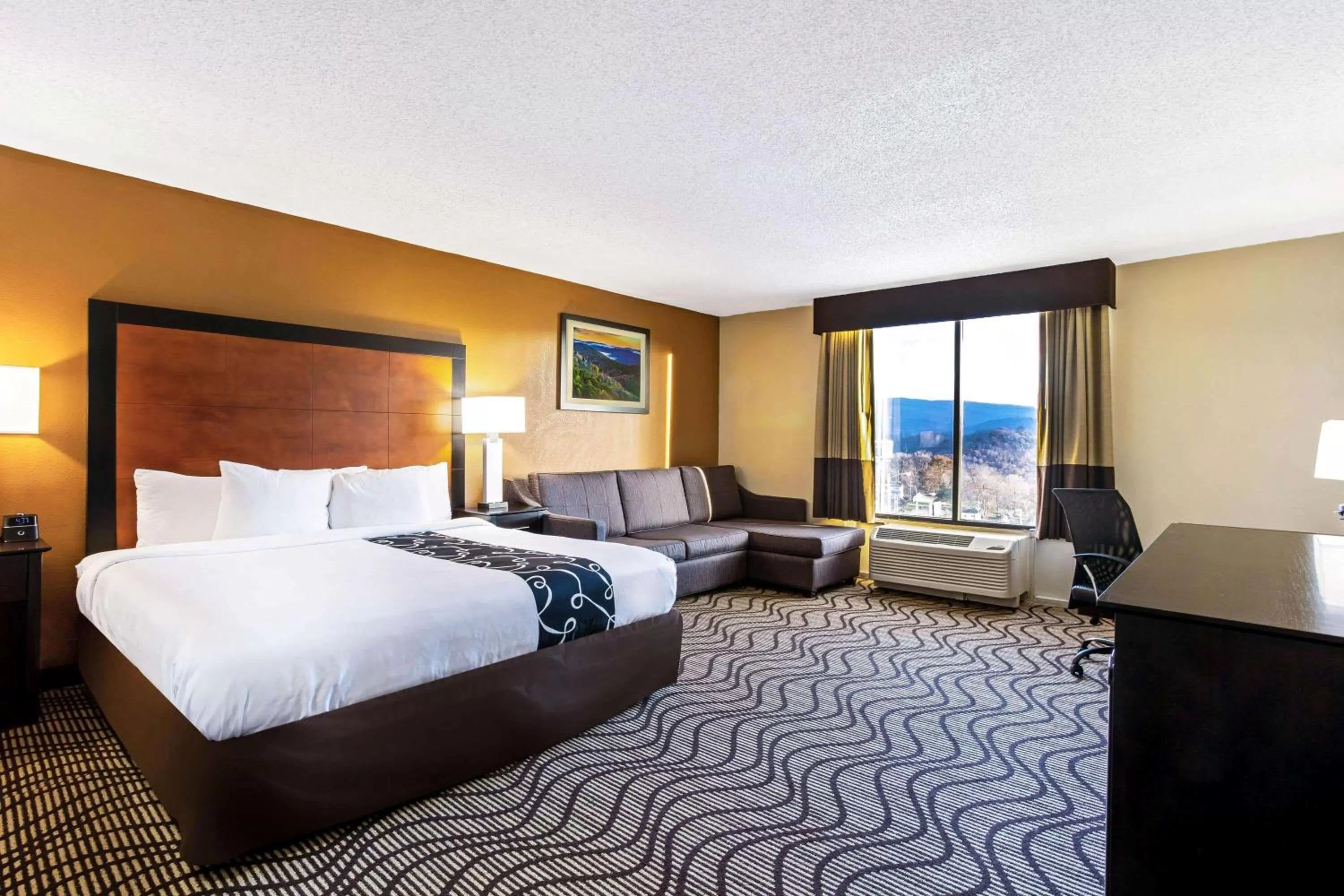 Photo of the whole room, Bed in La Quinta by Wyndham Wytheville