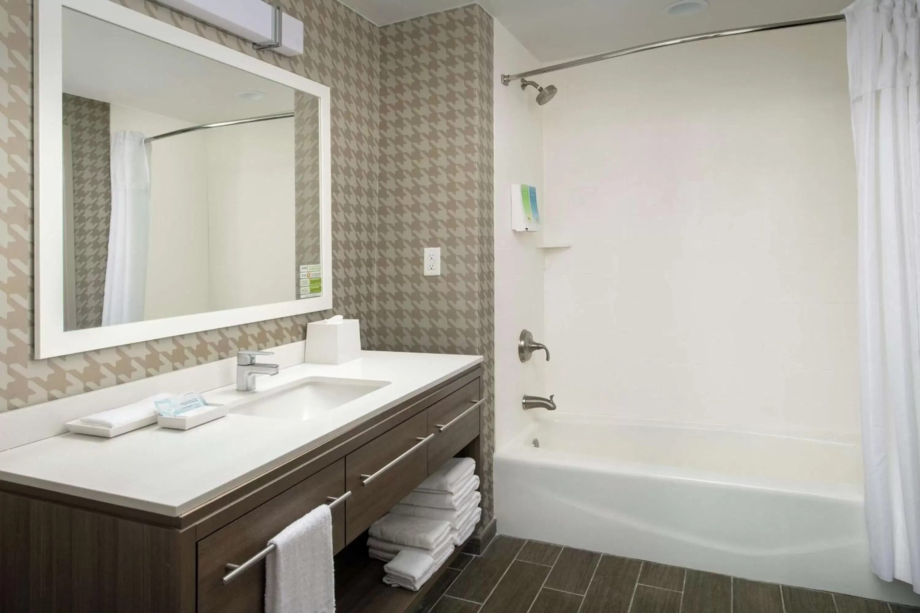 Bathroom in Home2 Suites By Hilton Lakeland