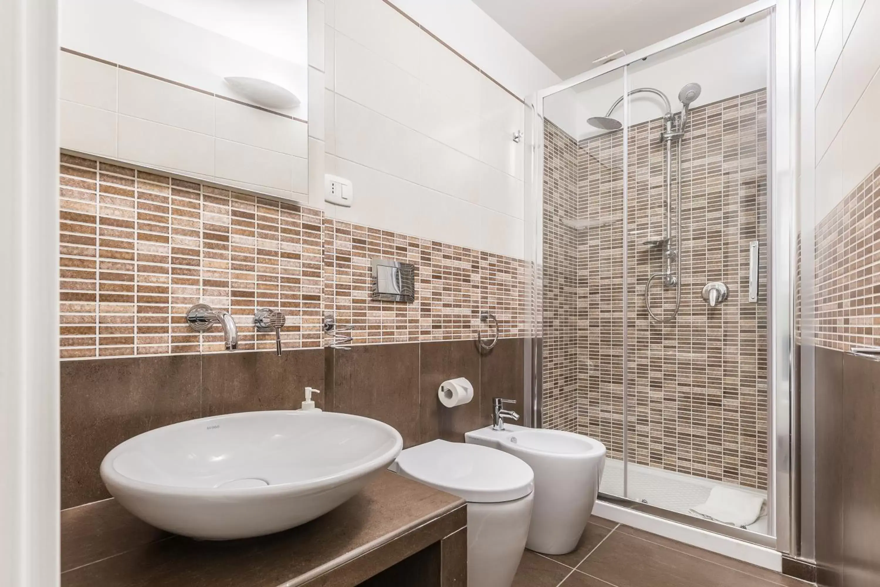 Bathroom in Modica for Family - Rooms and Apartments