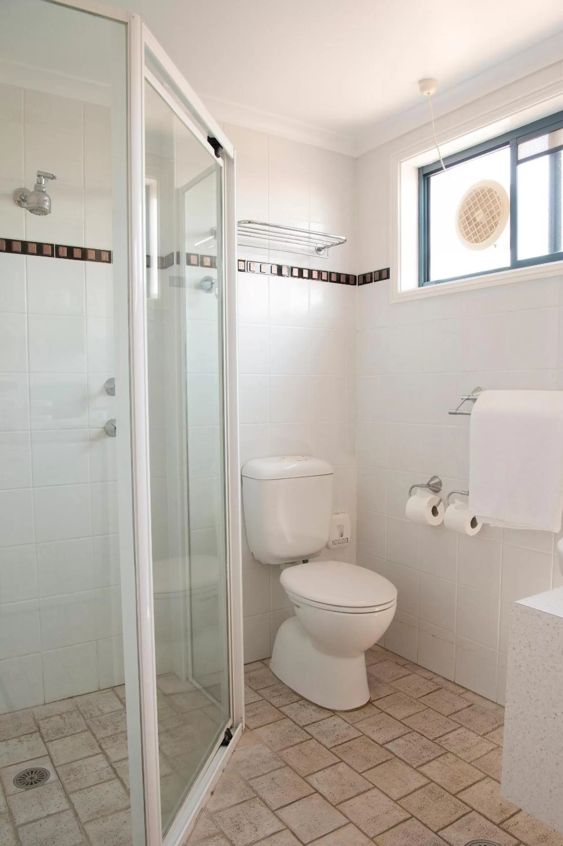 Bathroom in Rockpool Motor Inn