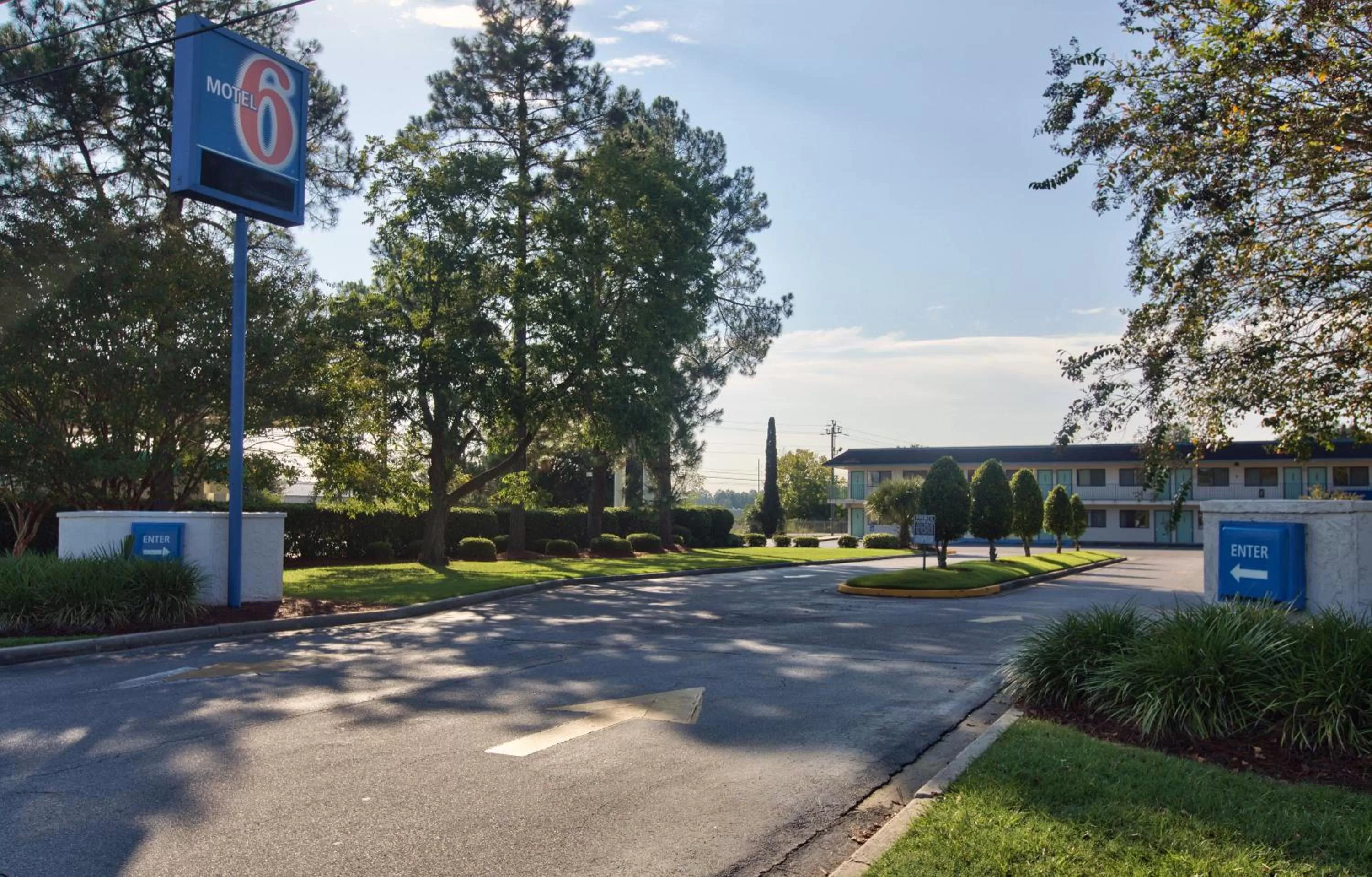 Property building in Motel 6-Valdosta, GA - University