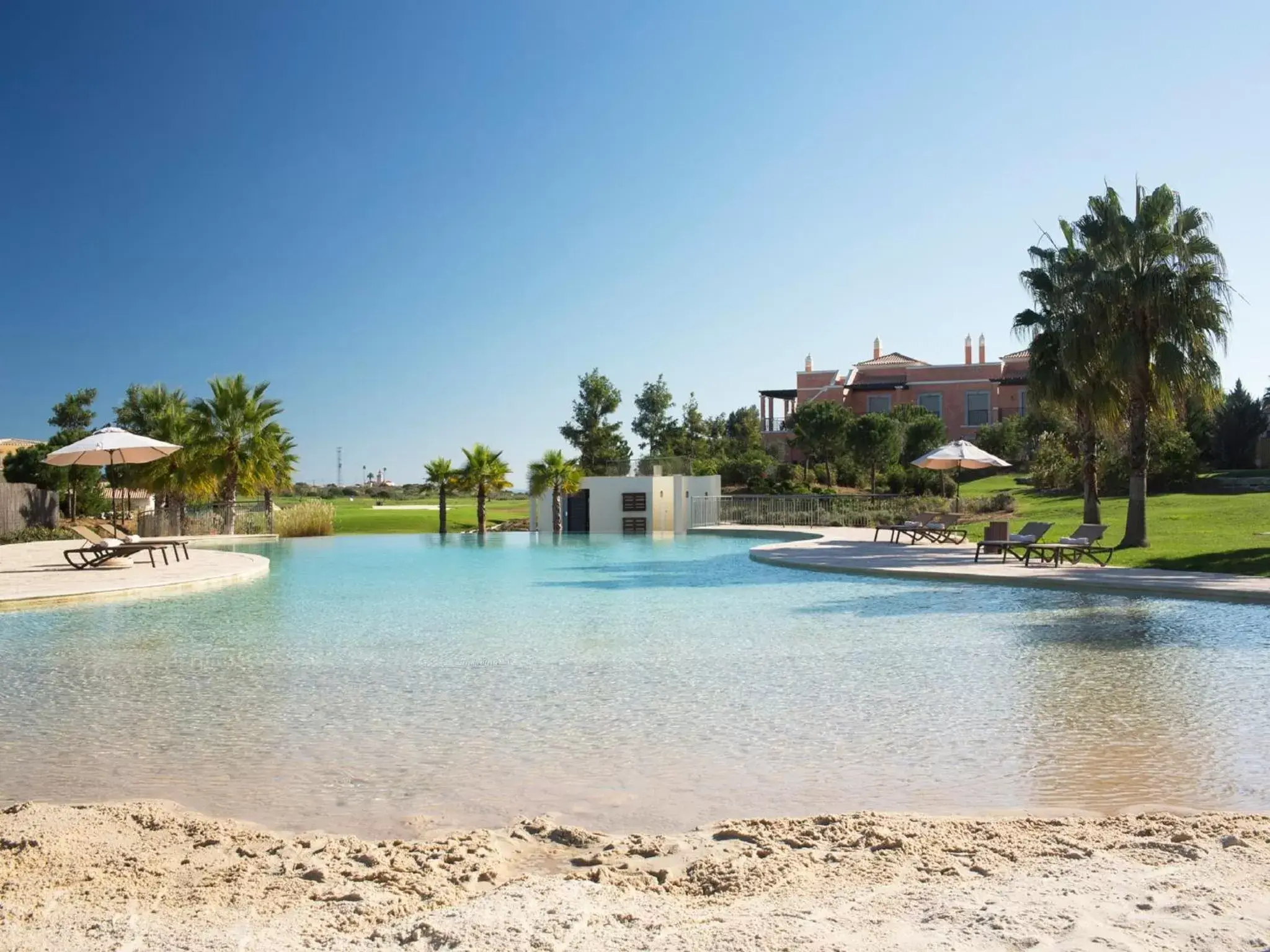 Swimming pool, Beach in Cascade Wellness Resort