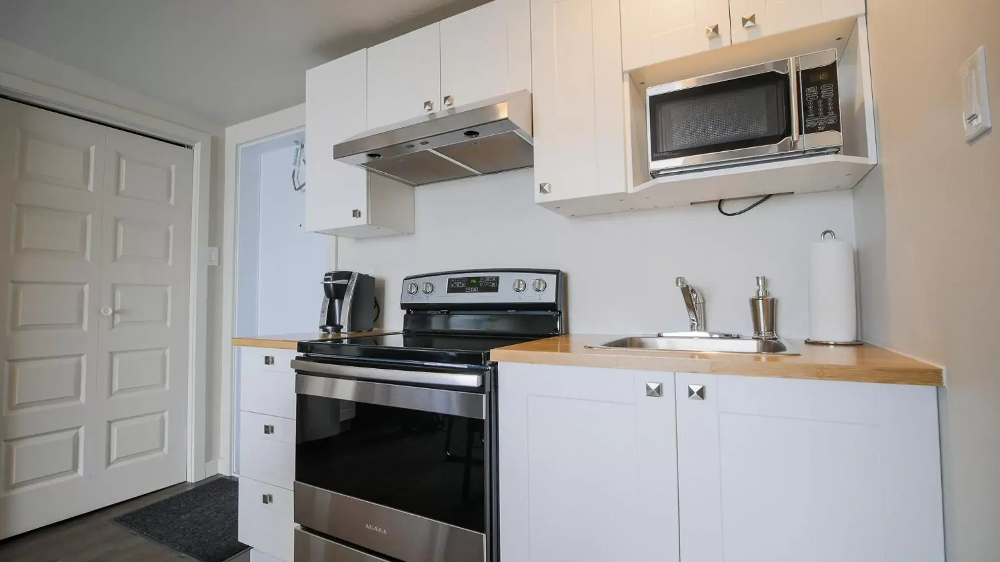 Kitchen/Kitchenette in Hostellerie Baie Bleue