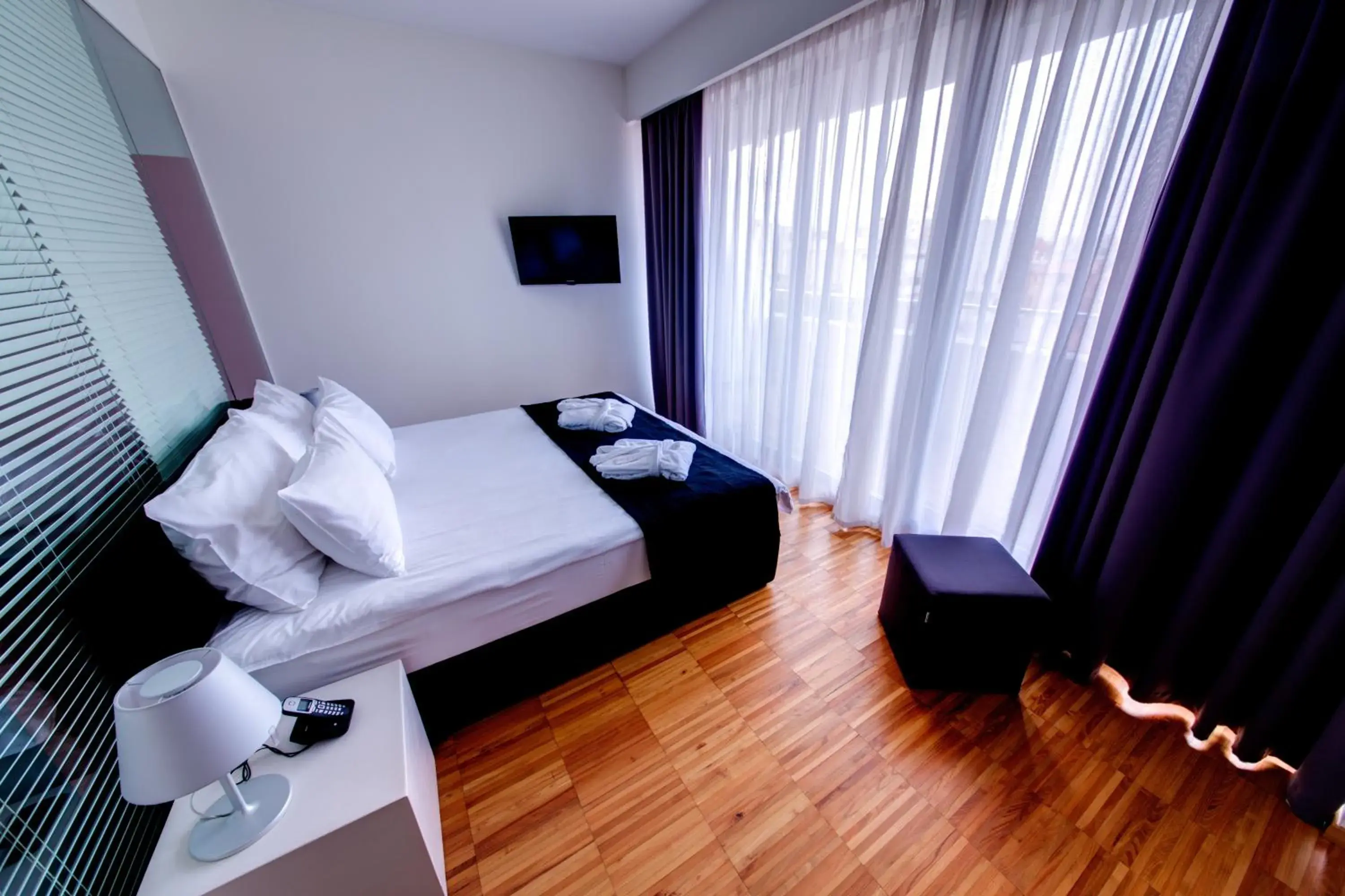 Photo of the whole room, Bed in Sarroglia Hotel