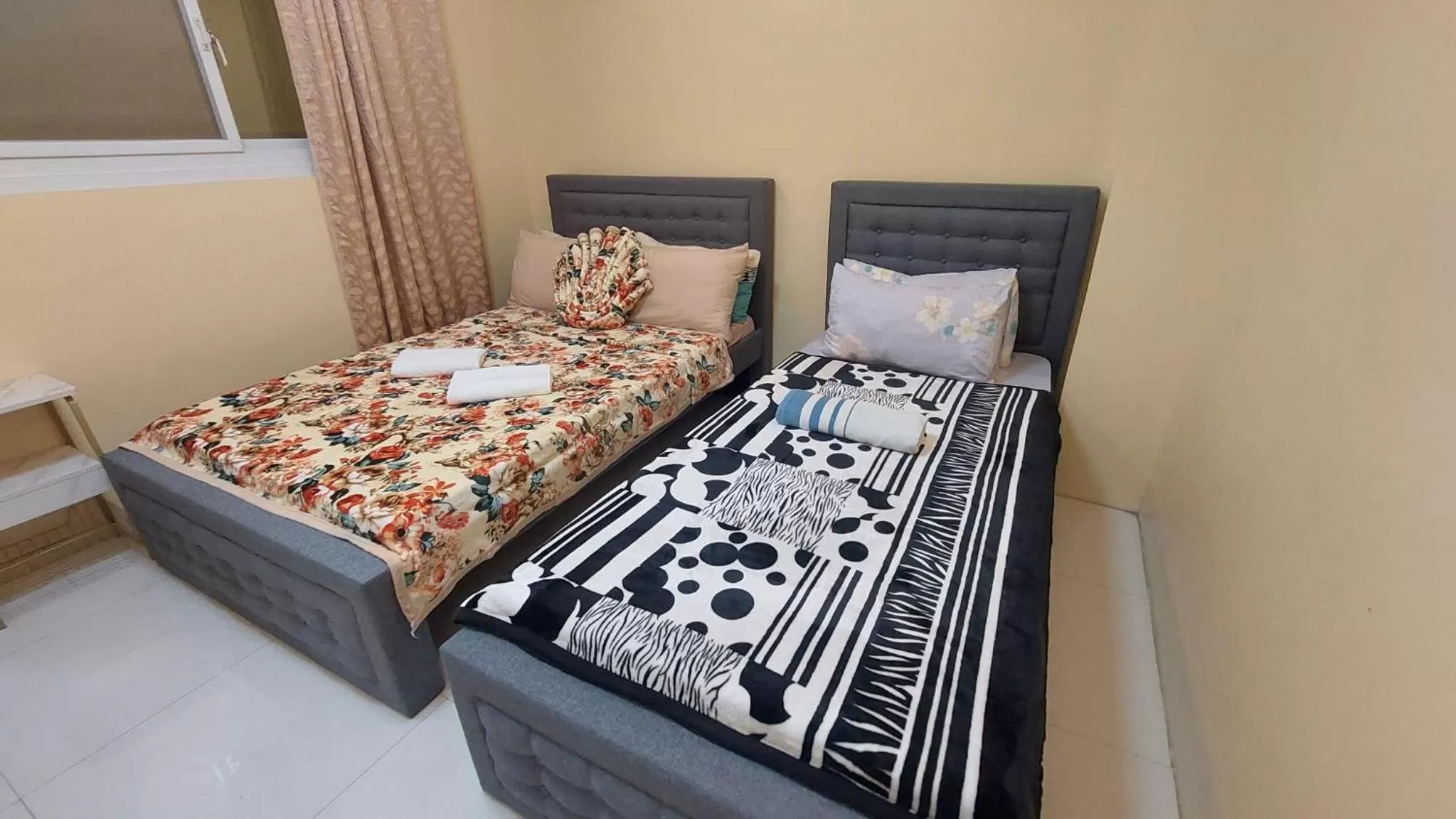 Photo of the whole room, Bed in Aussie Inn Baguio City Direct