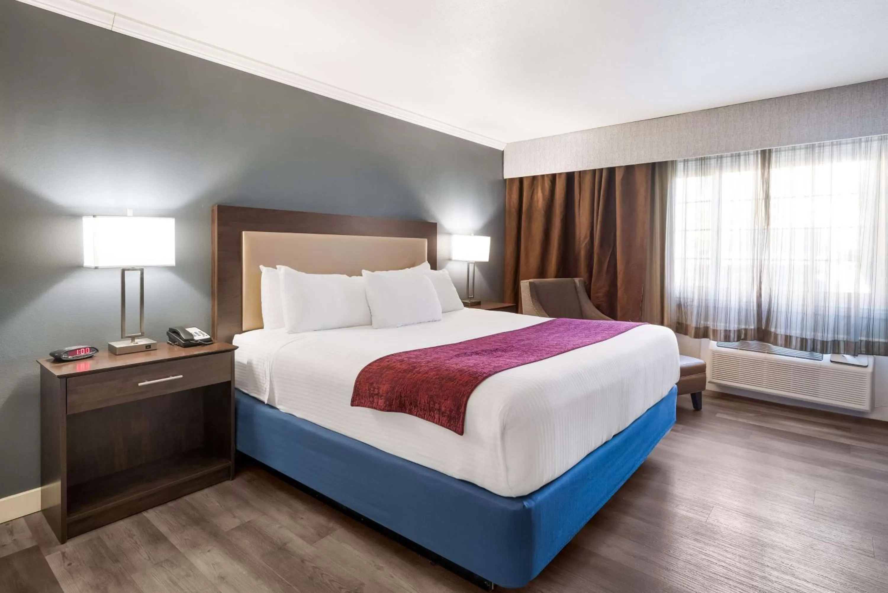 Bedroom, Bed in Best Western Mountain View Inn