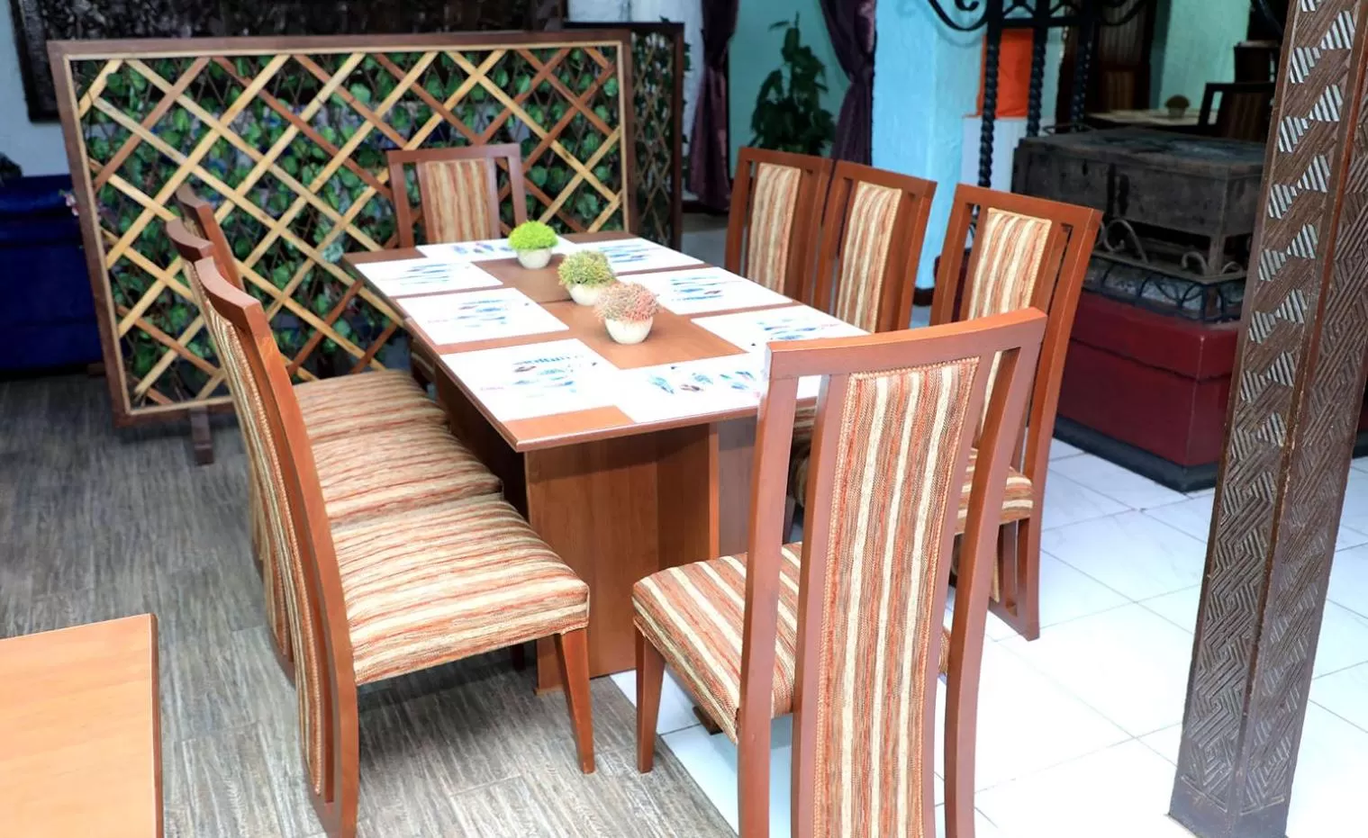 Restaurant/places to eat in Park Hotel