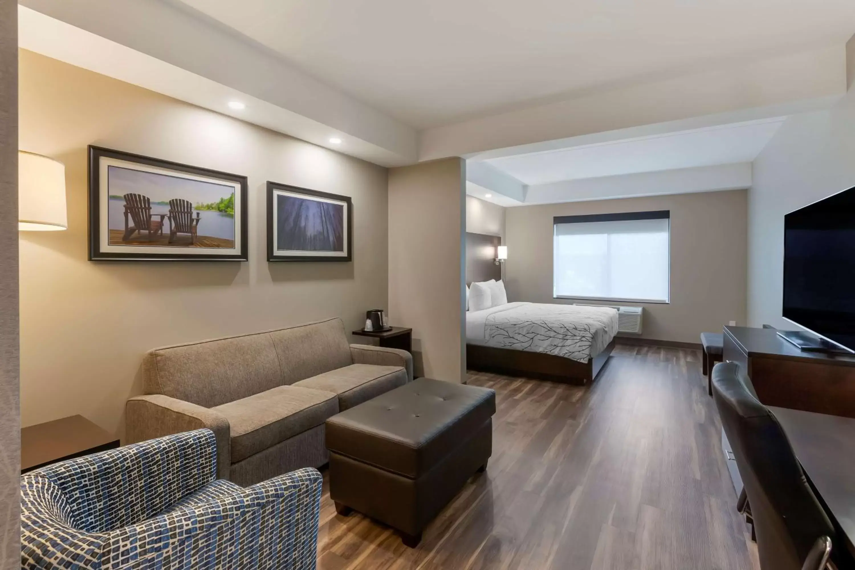 Bedroom, Seating Area in Best Western Premier Northwood Hotel