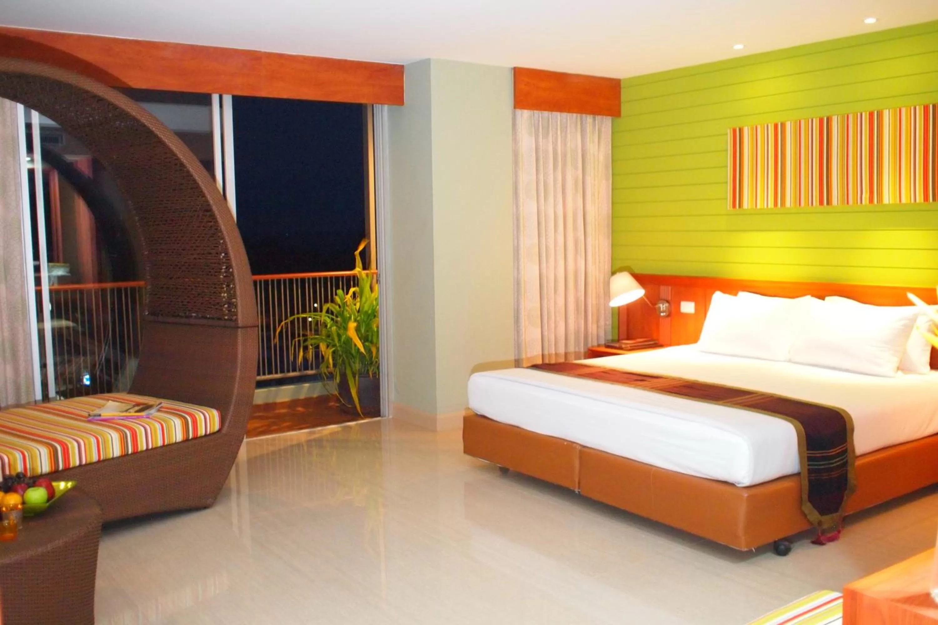 Bedroom, Bed in Long Beach Cha-Am Hotel