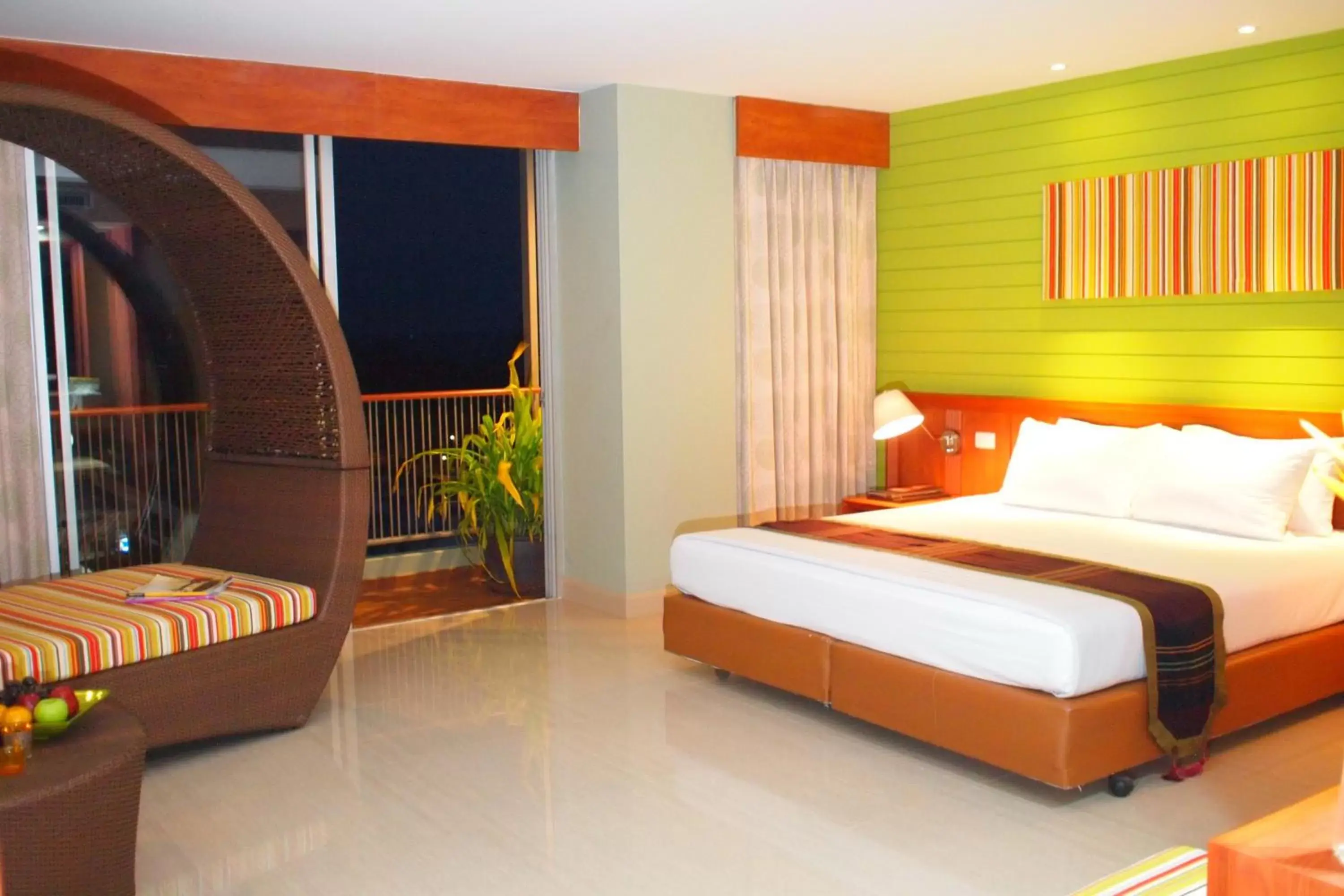 Bedroom, Bed in Long Beach Cha-Am Hotel Bedroom, Bed in Long Beach Cha-Am Hotel