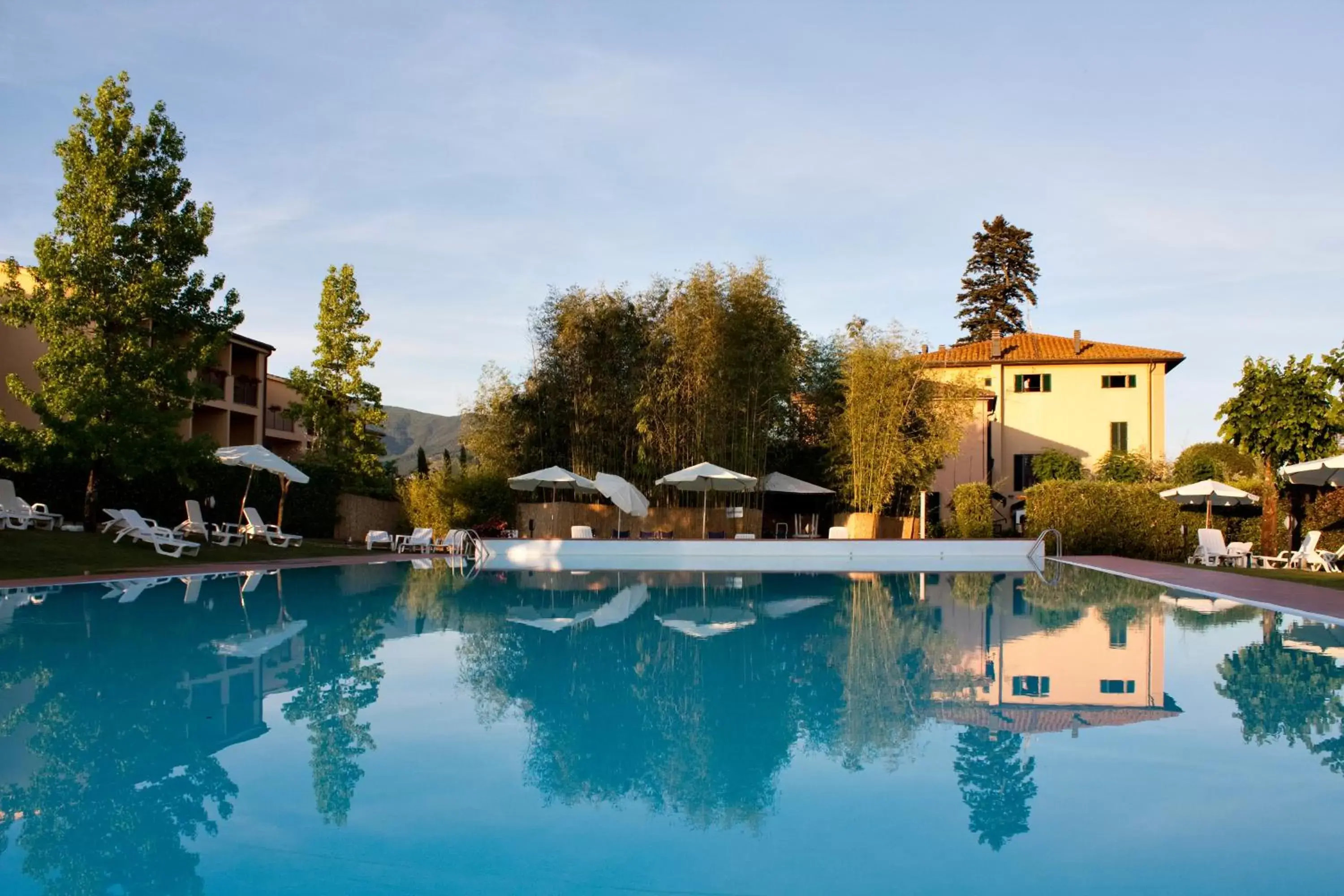 Facade/entrance, Swimming Pool in Hotel Villa Cappugi