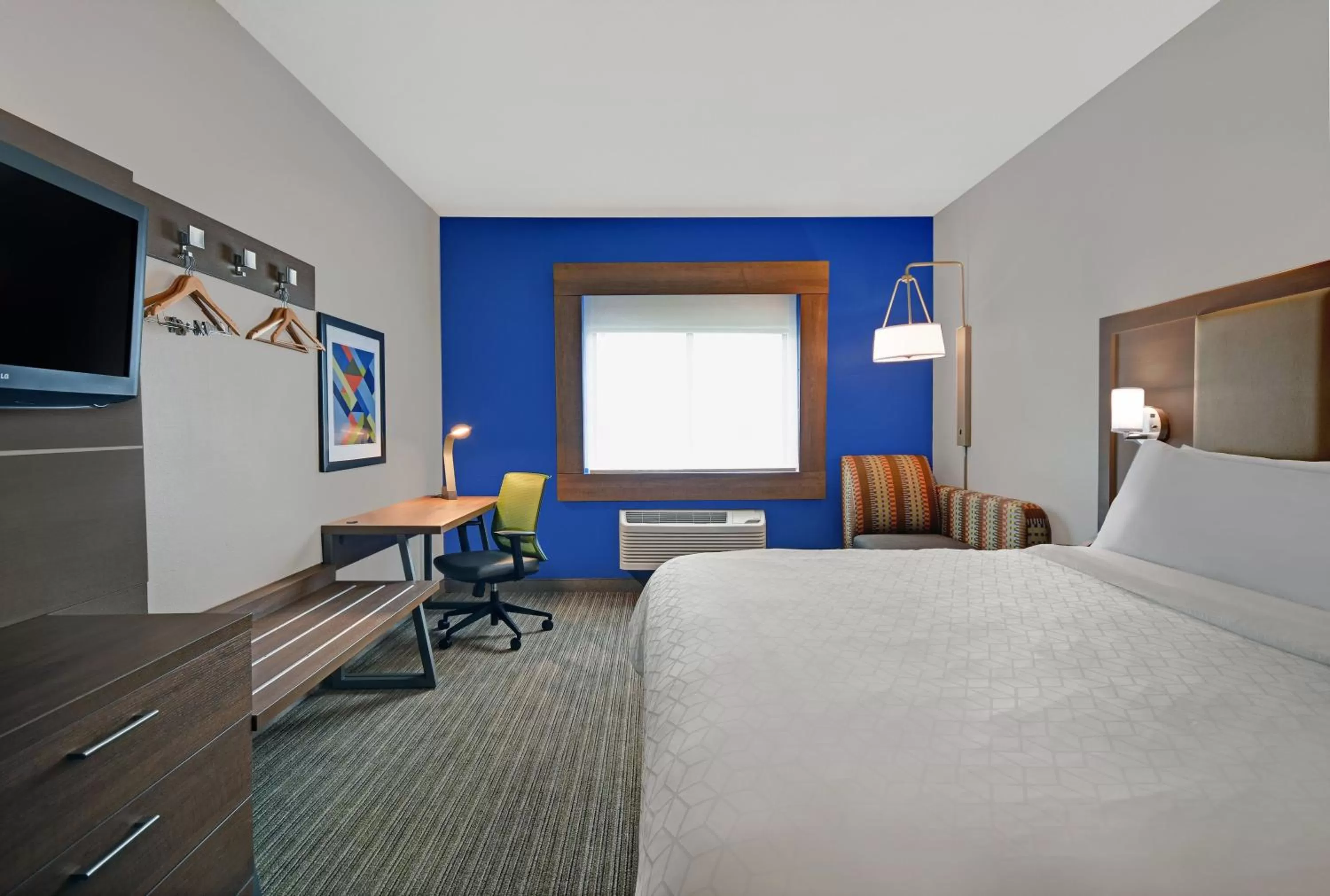 Photo of the whole room, Bed in Holiday Inn Express Adrian by IHG