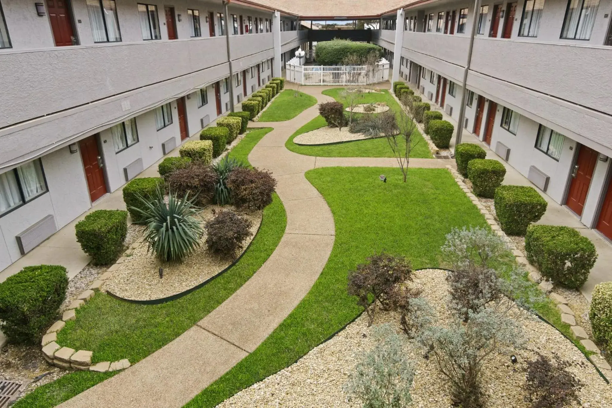 Inner courtyard view, Pool View in Red Roof Inn & Suites Irving - DFW Airport South