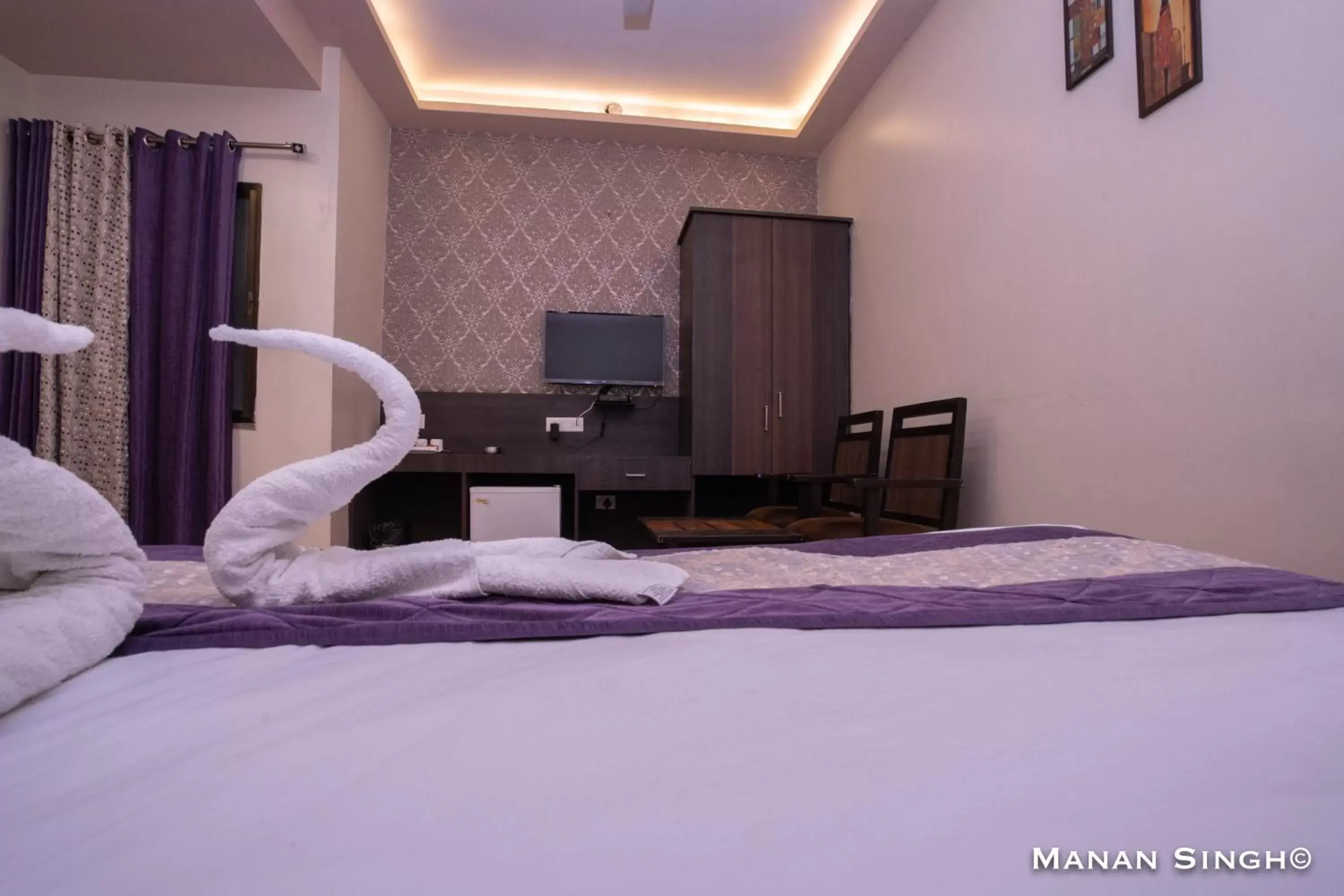 Bed in Hotel Samrat