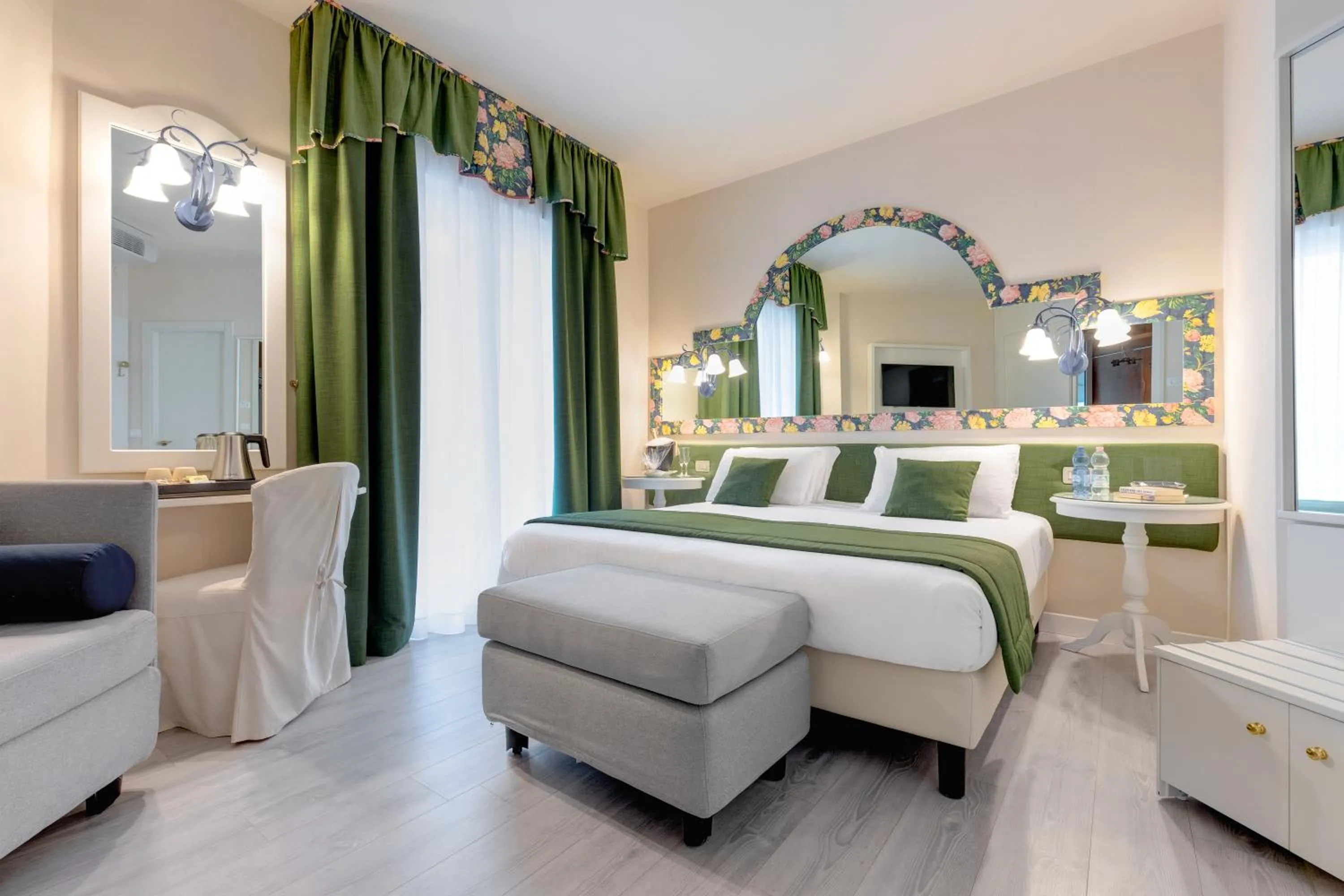 Photo of the whole room in Hotel Cavalieri Palace & Suites